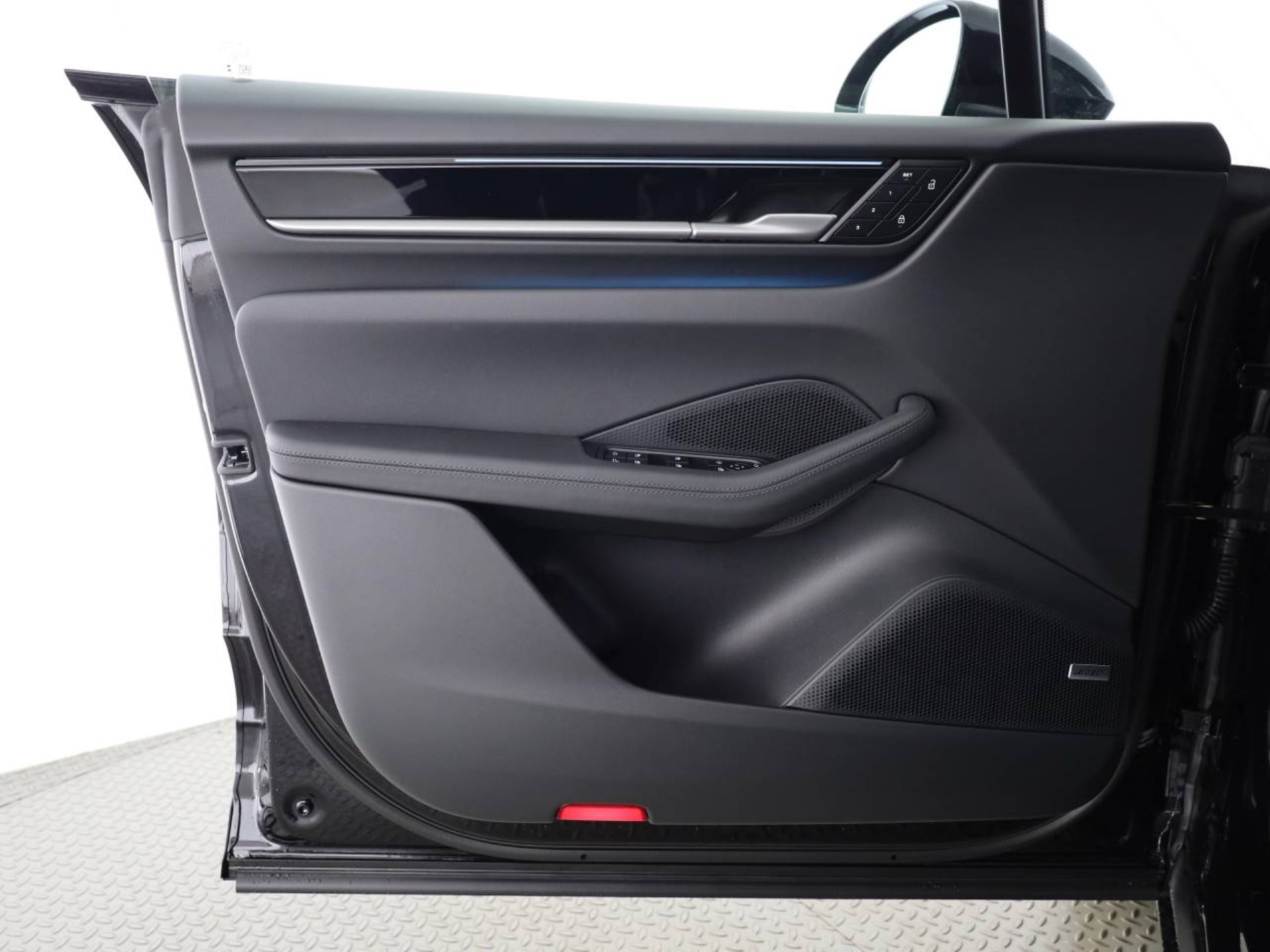 PORSCHE Macan 4-image-18