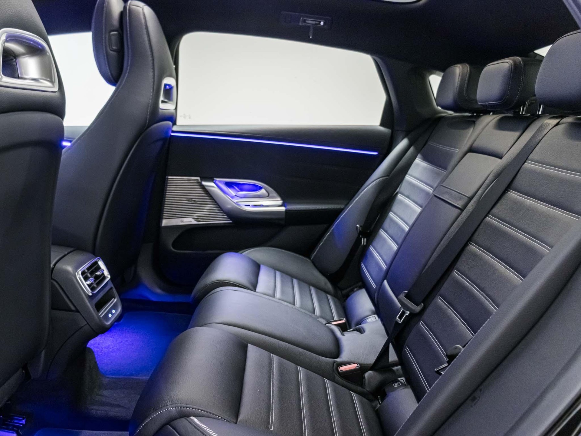 MERCEDES-BENZ C 400 4MATIC EQ-image-7
