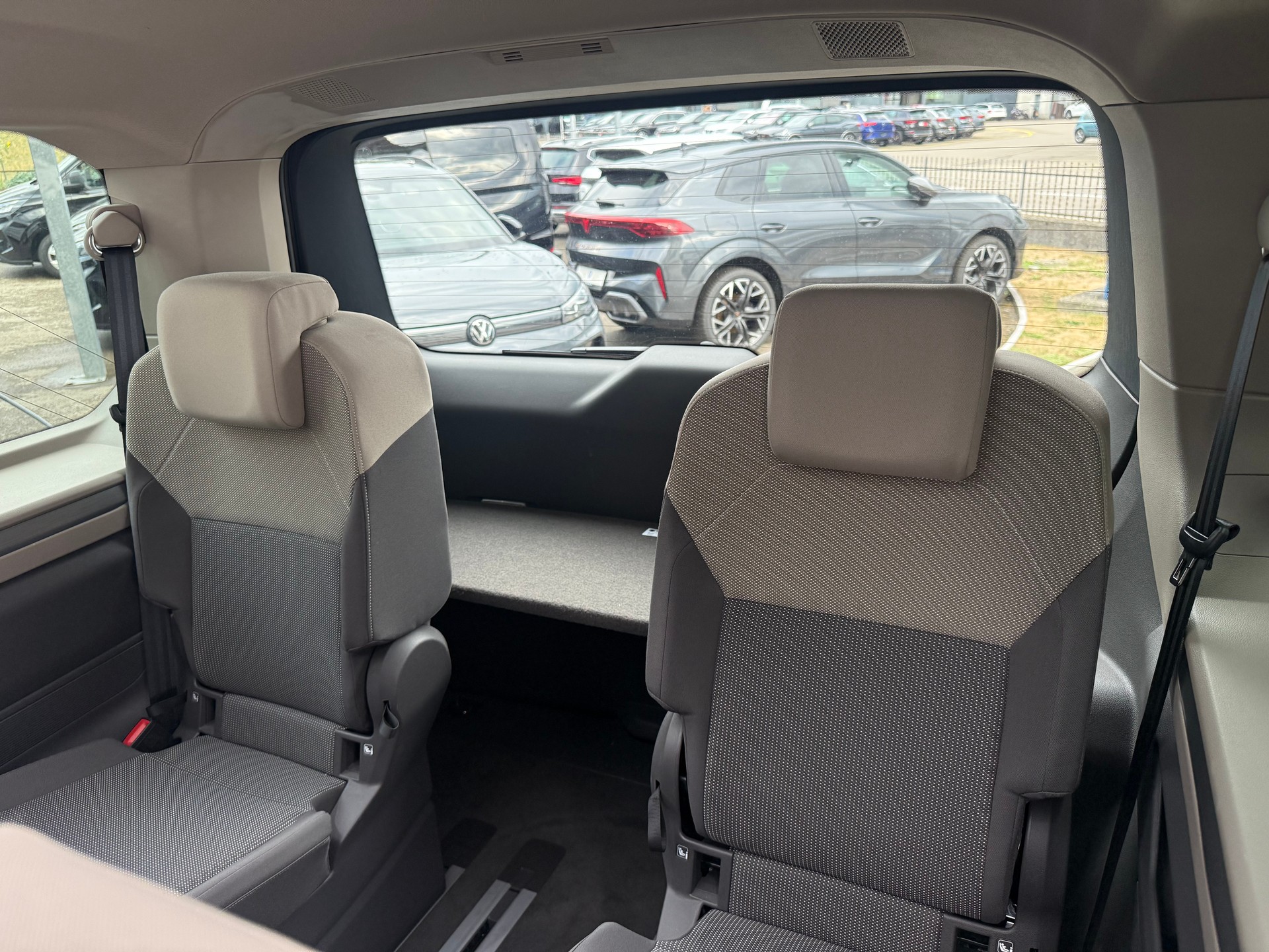 VW Multivan kurz 2.0 TDI Life Edition DSG Navigationssystem Volkswagen original 7 PLÄTZER-image-13