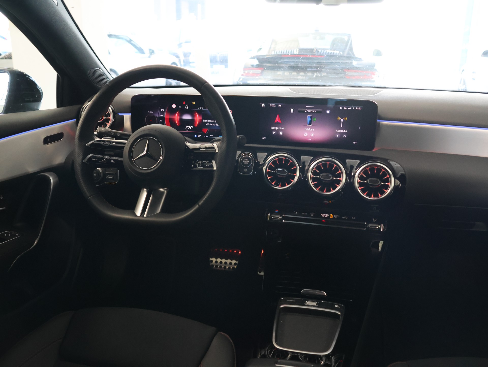 MERCEDES-BENZ A 180 7G-DCT *AMG-LINE*-image-18