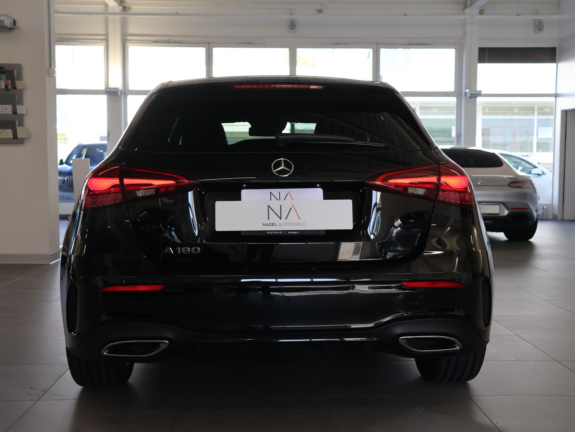 MERCEDES-BENZ A 180 7G-DCT *AMG-LINE*-image-4