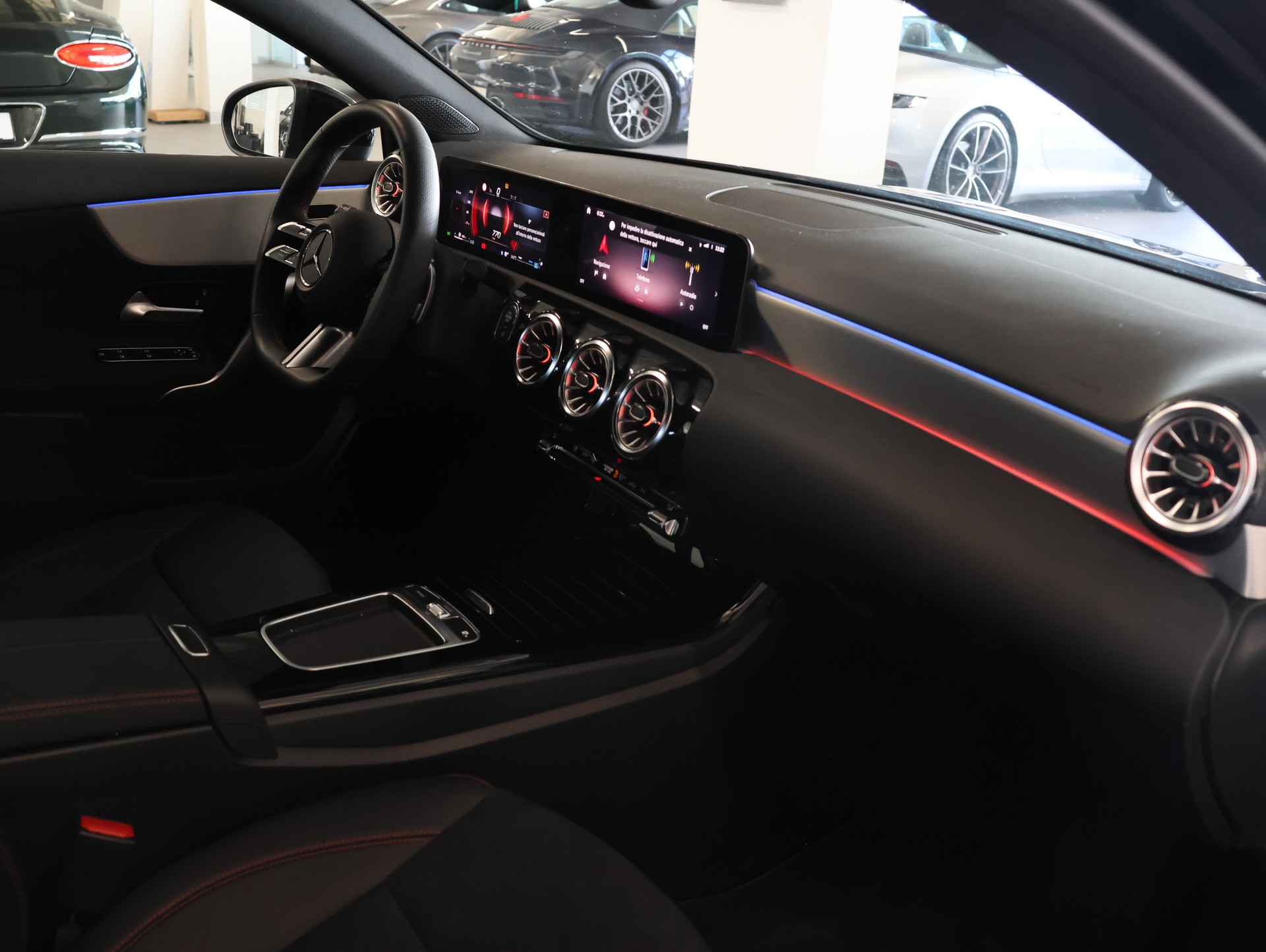 MERCEDES-BENZ A 180 7G-DCT *AMG-LINE*-image-15