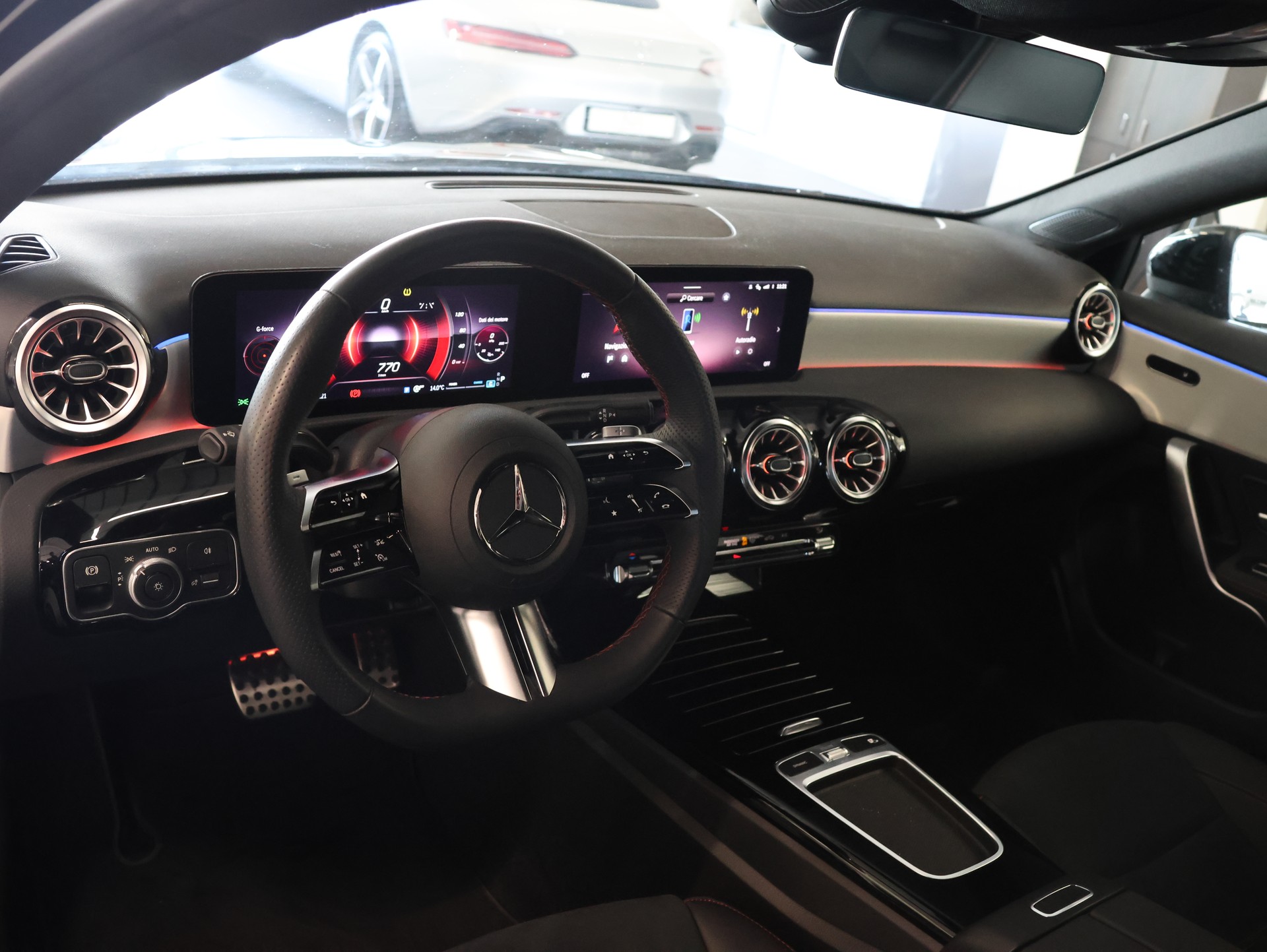 MERCEDES-BENZ A 180 7G-DCT *AMG-LINE*-image-9