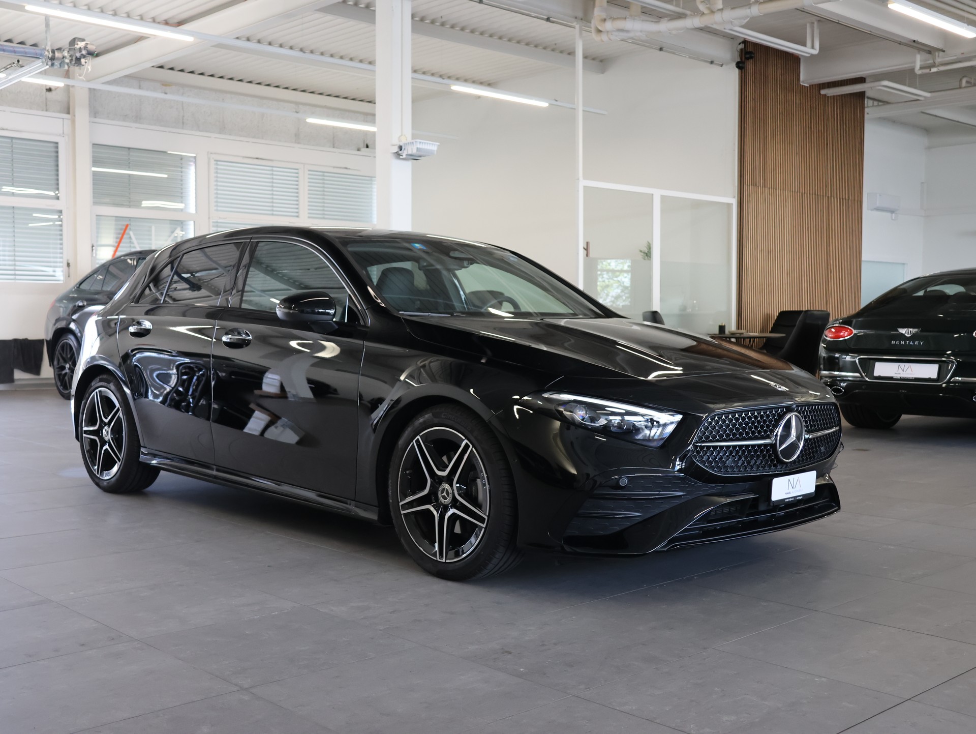 MERCEDES-BENZ A 180 7G-DCT *AMG-LINE*-image-1