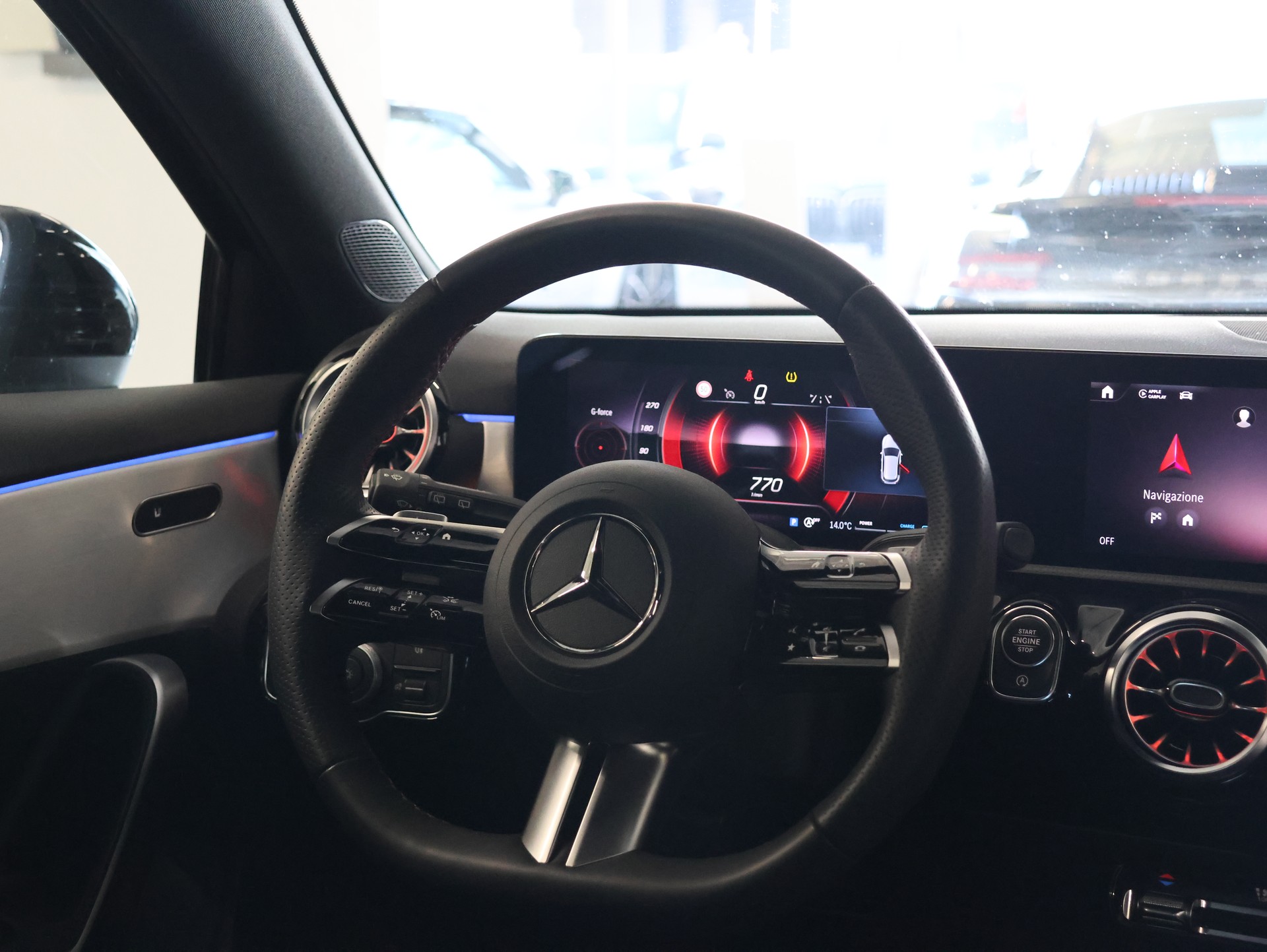 MERCEDES-BENZ A 180 7G-DCT *AMG-LINE*-image-19