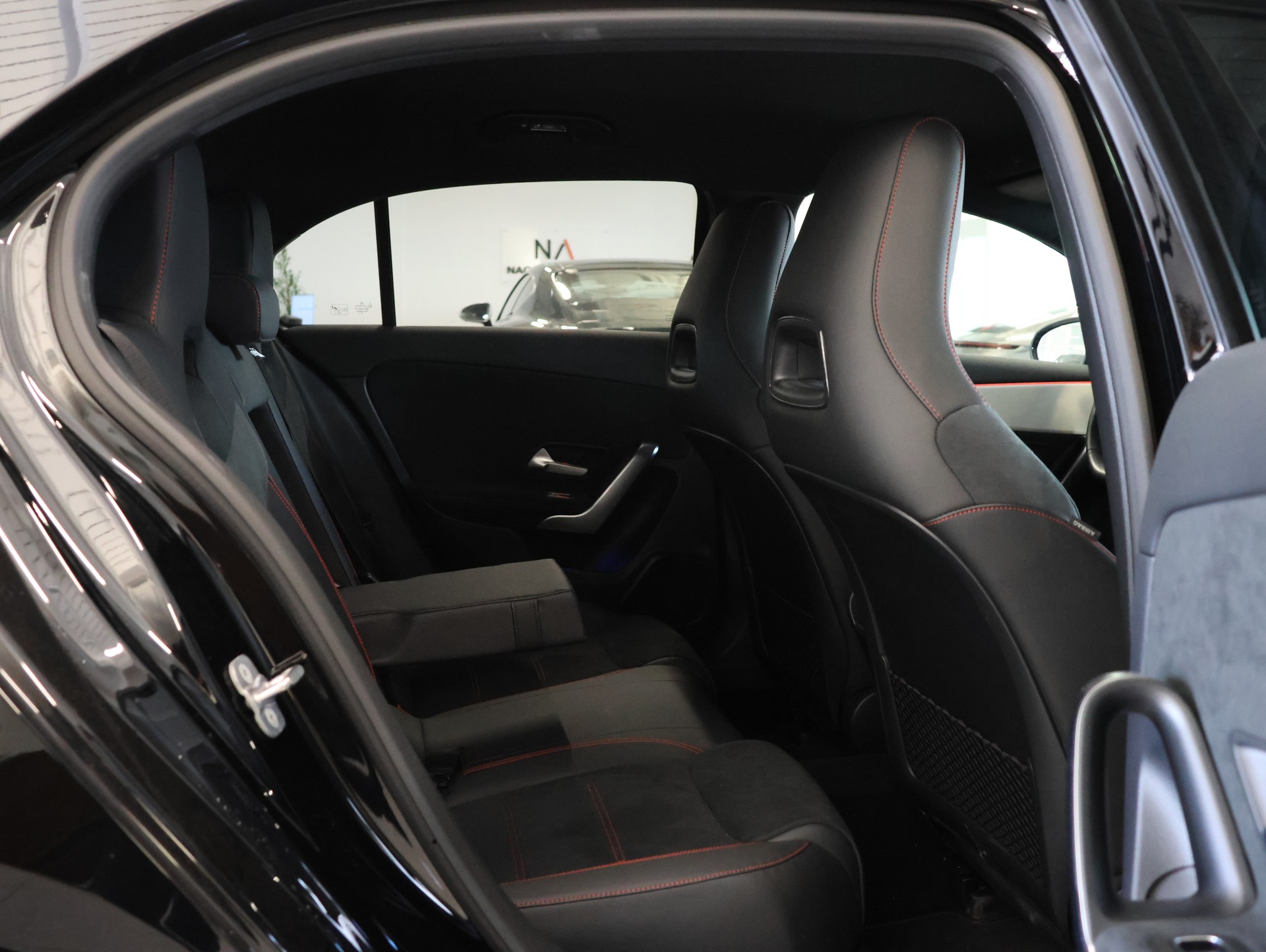 MERCEDES-BENZ A 180 7G-DCT *AMG-LINE*-image-17