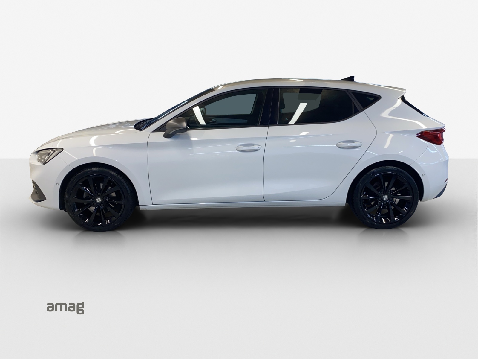 SEAT Leon 1.5 eTSI mHEV DSG Hola FR-image-1
