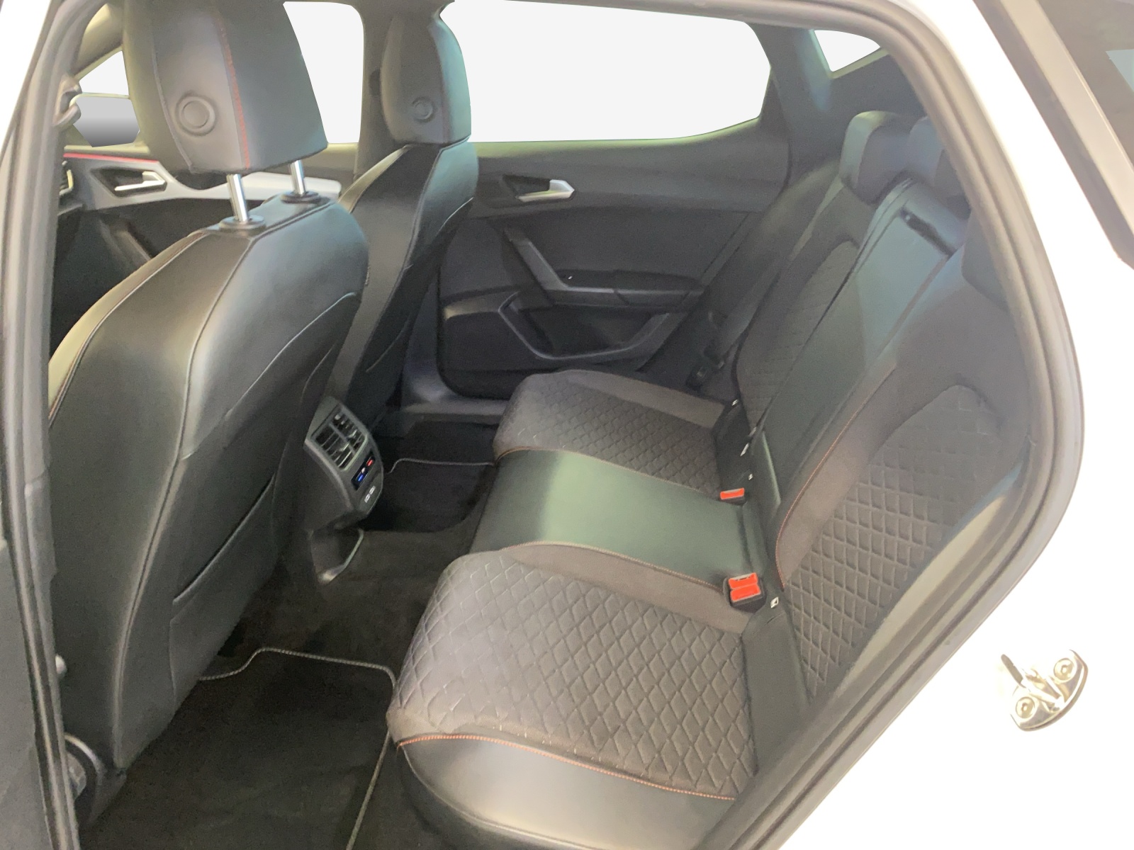 SEAT Leon 1.5 eTSI mHEV DSG Hola FR-image-11