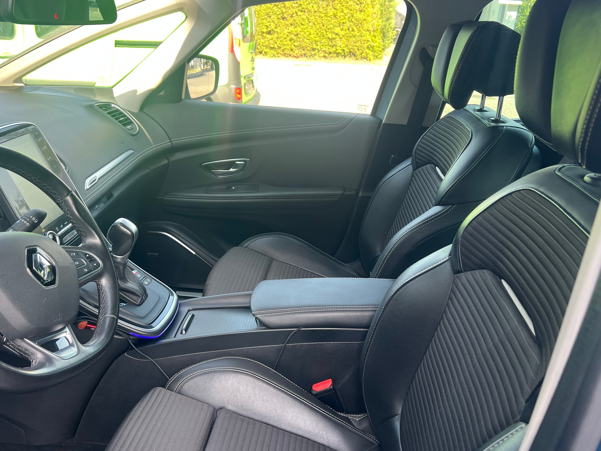 RENAULT Grand Scénic 1.6 dCi Initiale Paris-image-7