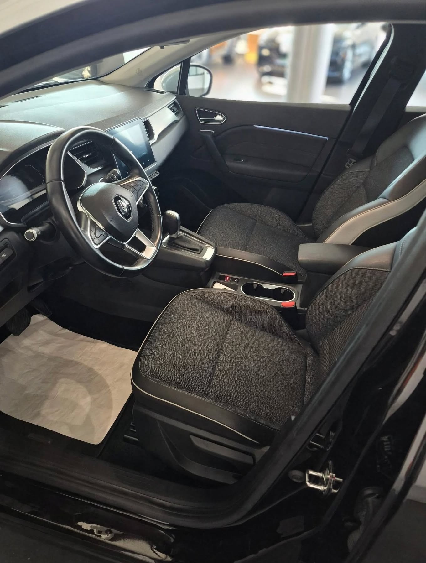 RENAULT Captur 1.3 TCe EDC Intens EDC - AUTOMATICA-image-5