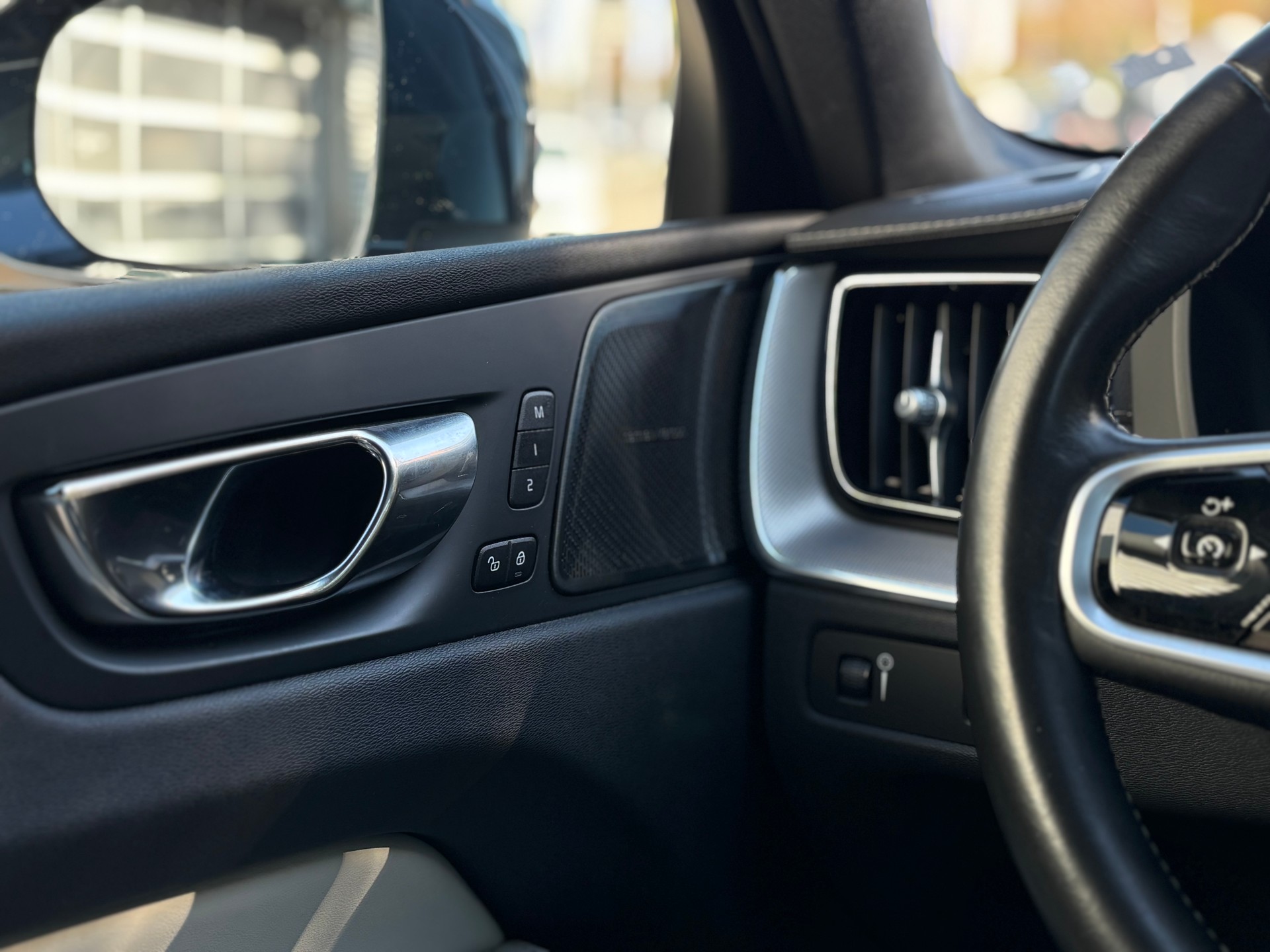 VOLVO XC60 2.0 B5 MH Inscription AWD-image-17