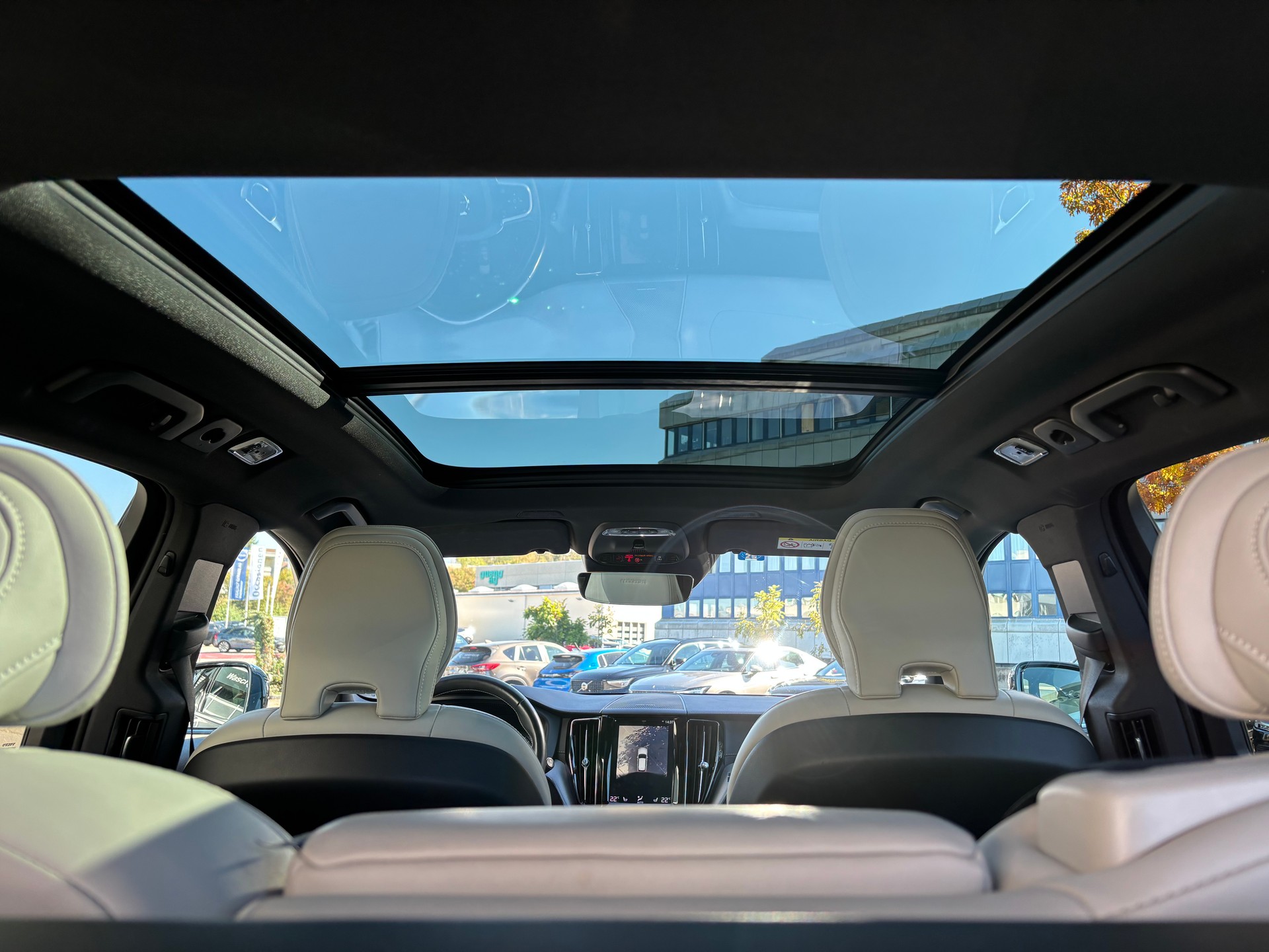 VOLVO XC60 2.0 B5 MH Inscription AWD-image-11