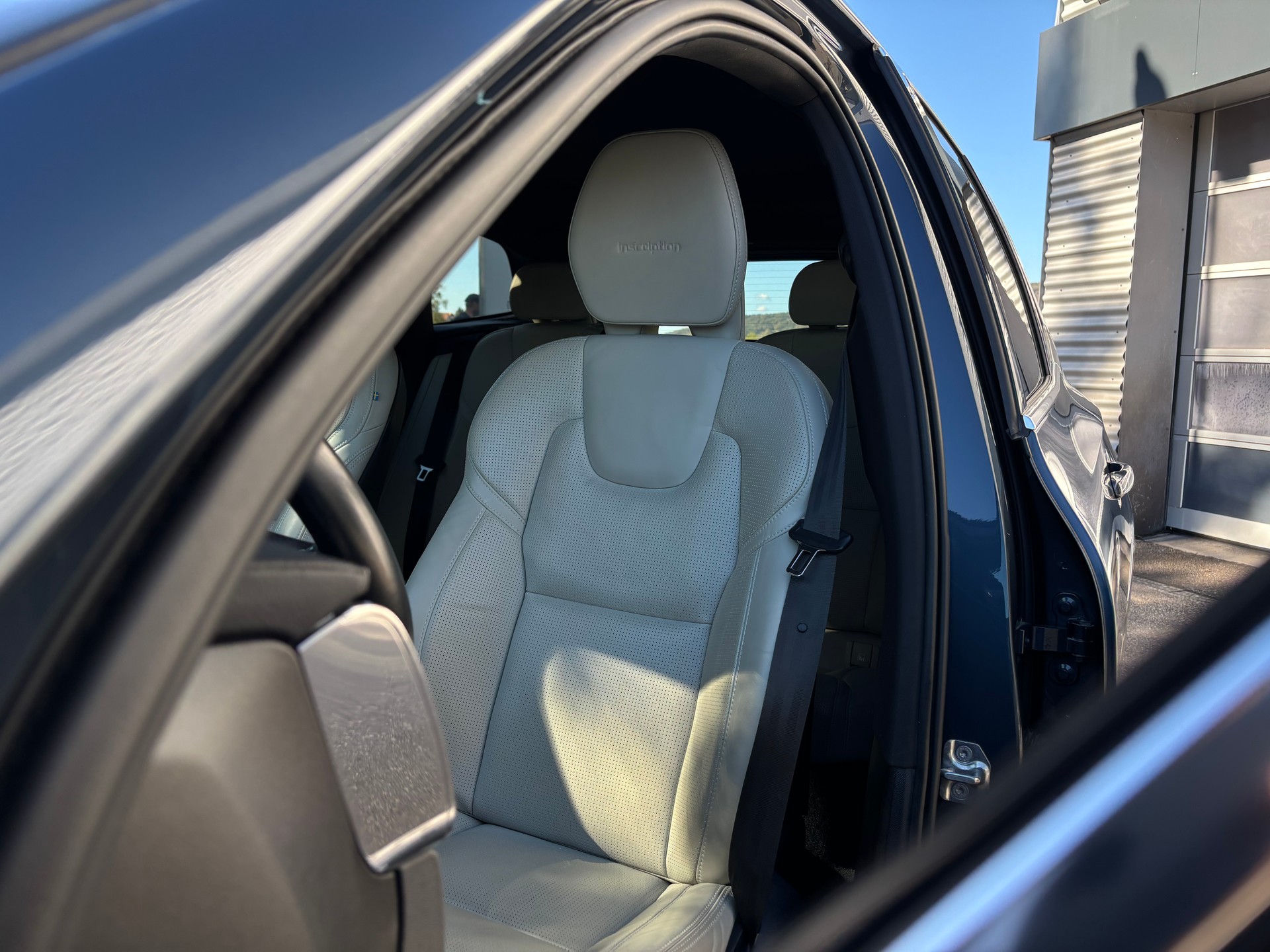 VOLVO XC60 2.0 B5 MH Inscription AWD-image-3