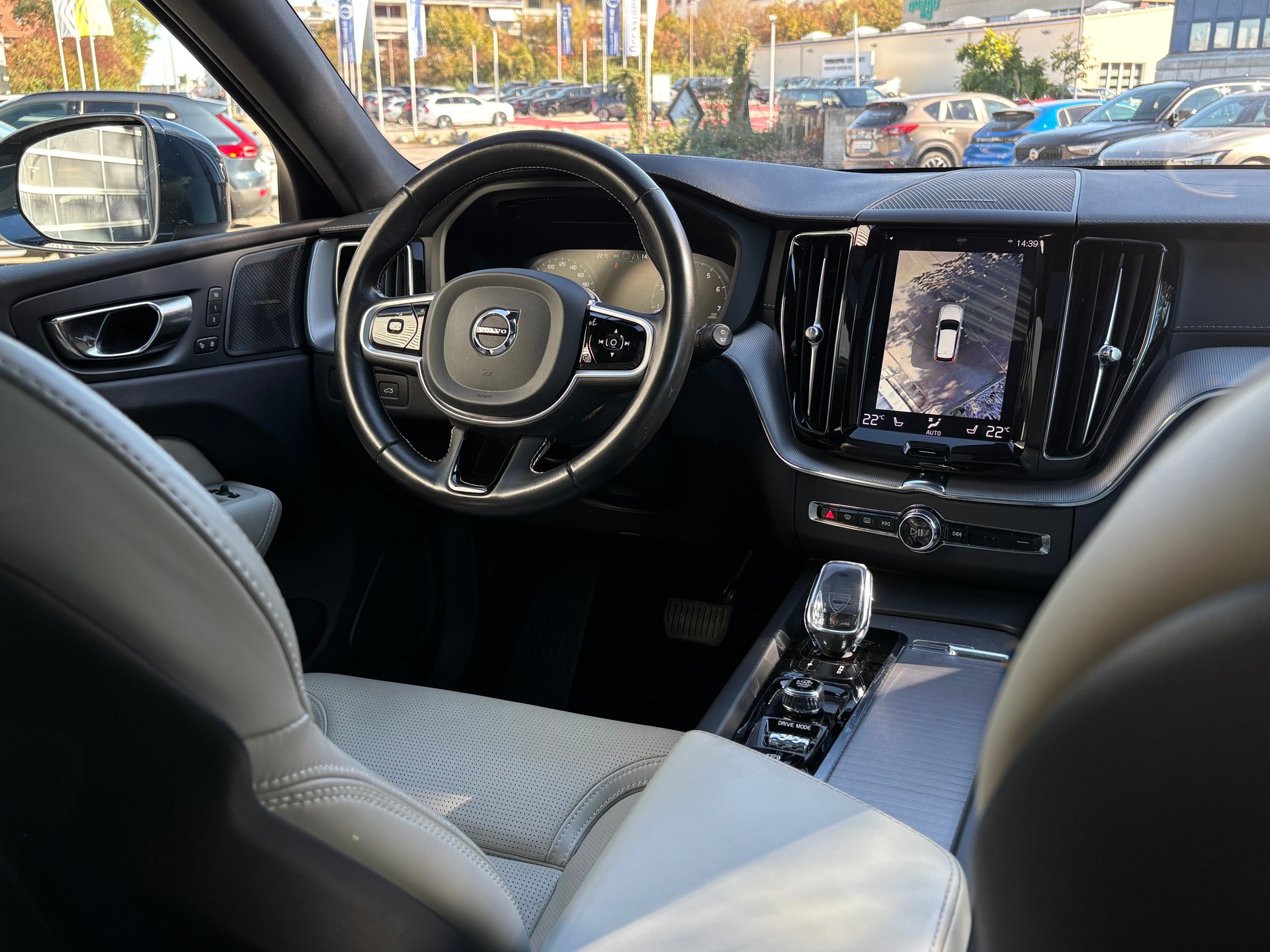 VOLVO XC60 2.0 B5 MH Inscription AWD-image-13