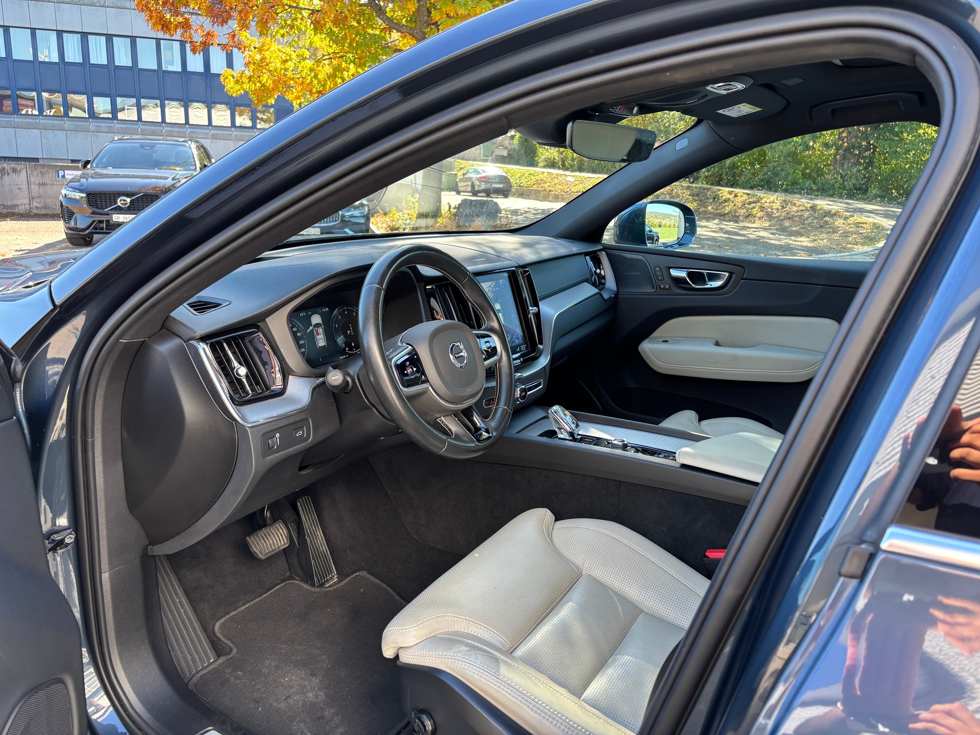 VOLVO XC60 2.0 B5 MH Inscription AWD-image-2