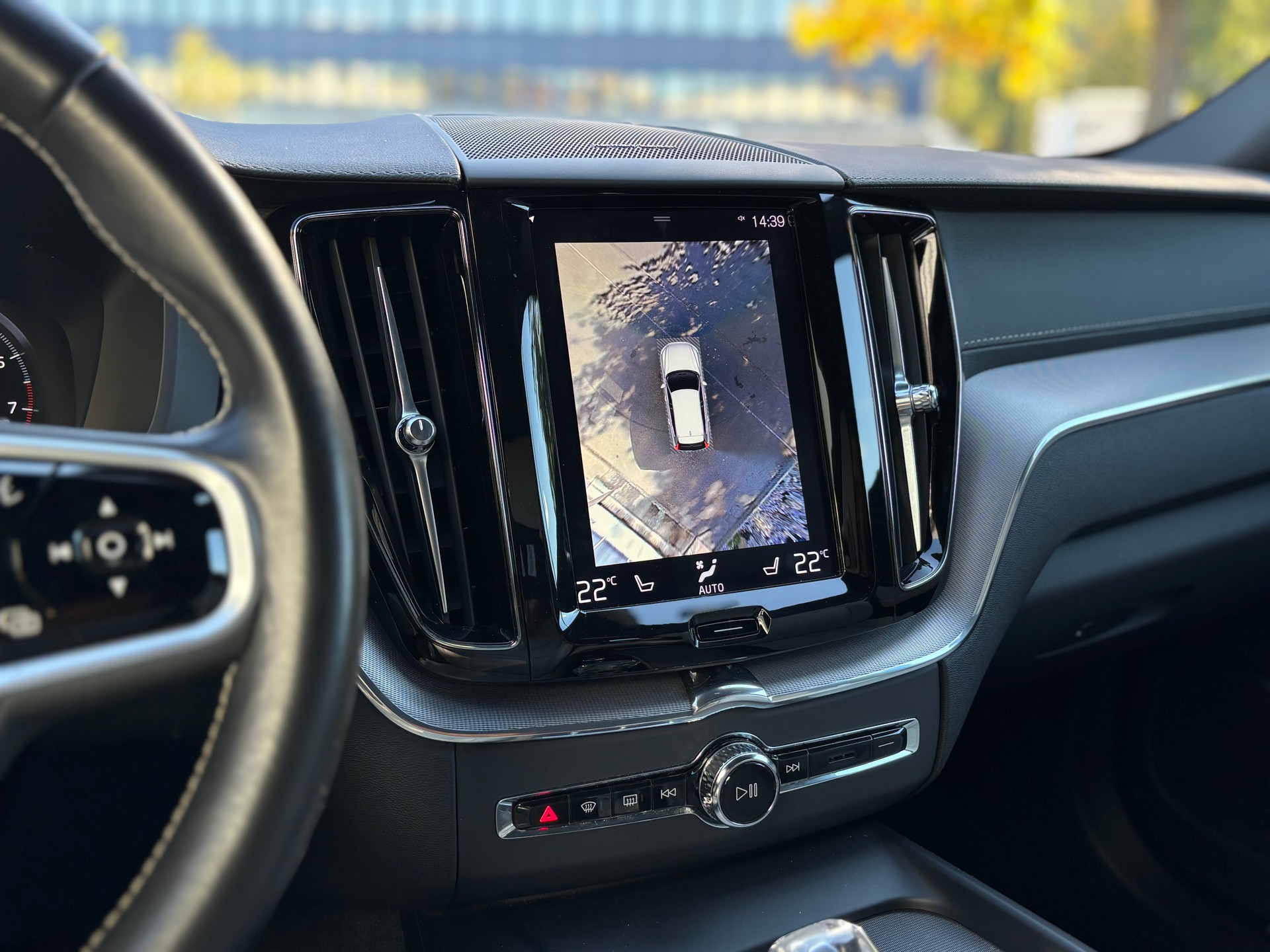 VOLVO XC60 2.0 B5 MH Inscription AWD-image-14