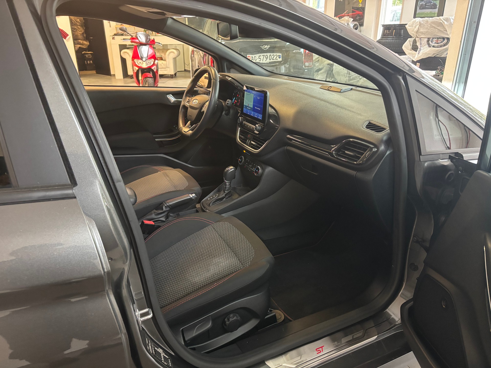 FORD Fiesta 1.0 SCTi ST-Line Automat-image-9