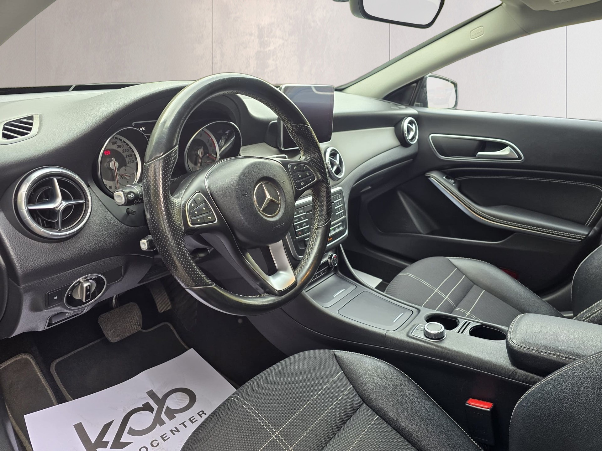 MERCEDES-BENZ CLA Shooting Brake 200 7G-DCT-image-12