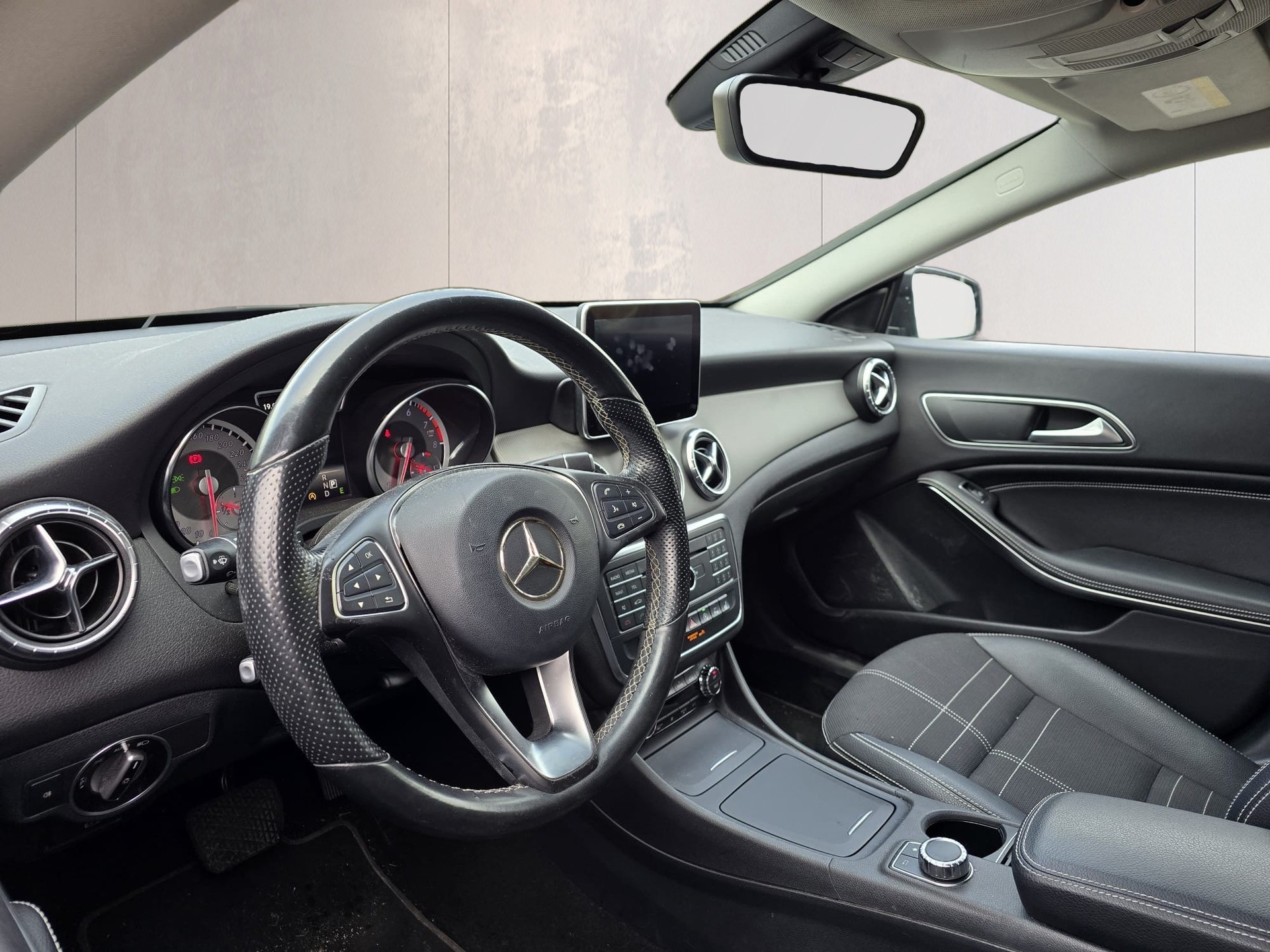 MERCEDES-BENZ CLA Shooting Brake 200 7G-DCT-image-8