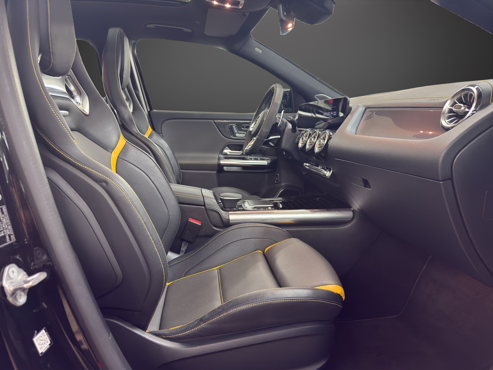 MERCEDES-BENZ GLA 45 S AMG 4Matic+-image-11