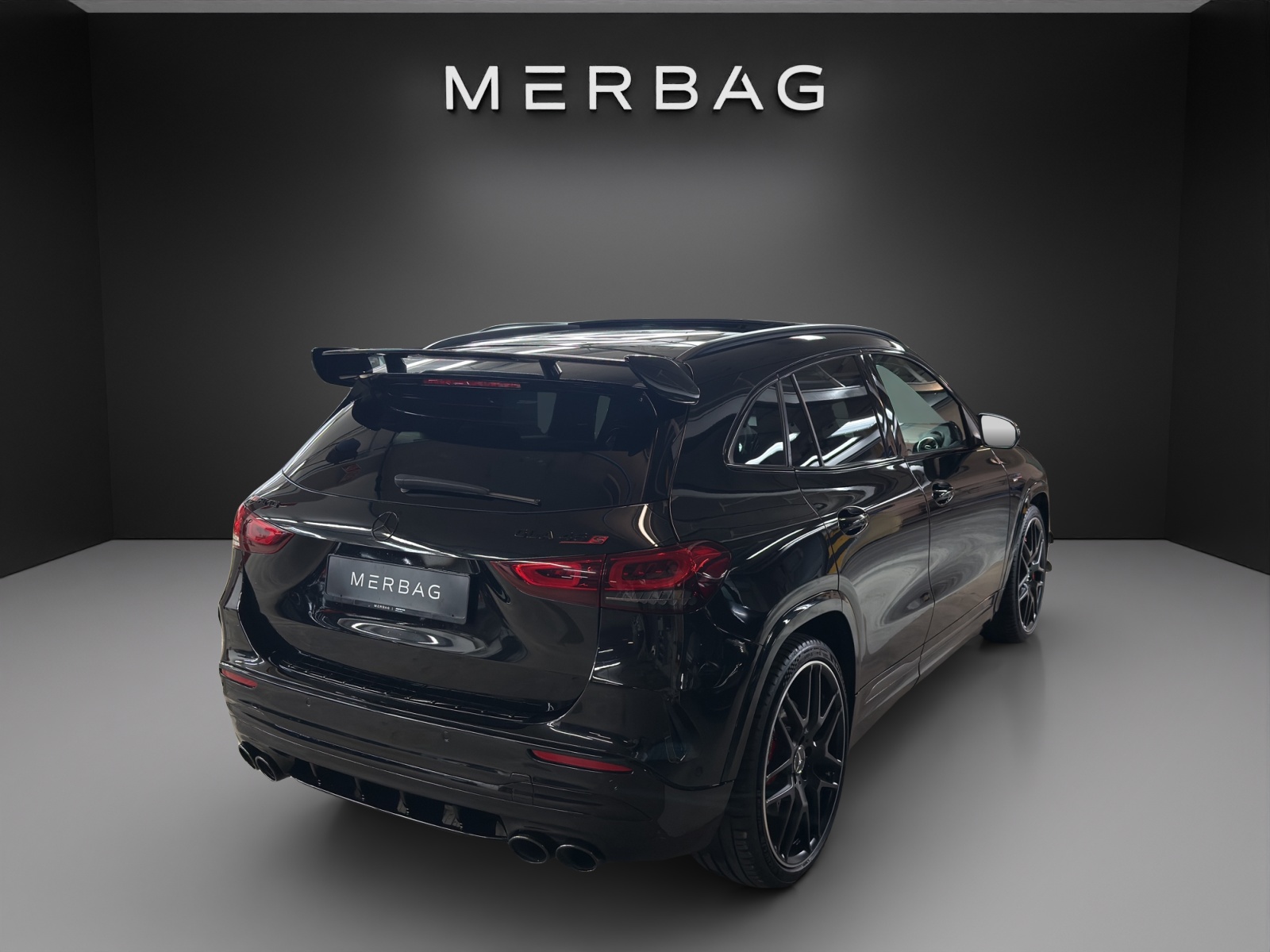 MERCEDES-BENZ GLA 45 S AMG 4Matic+-image-4