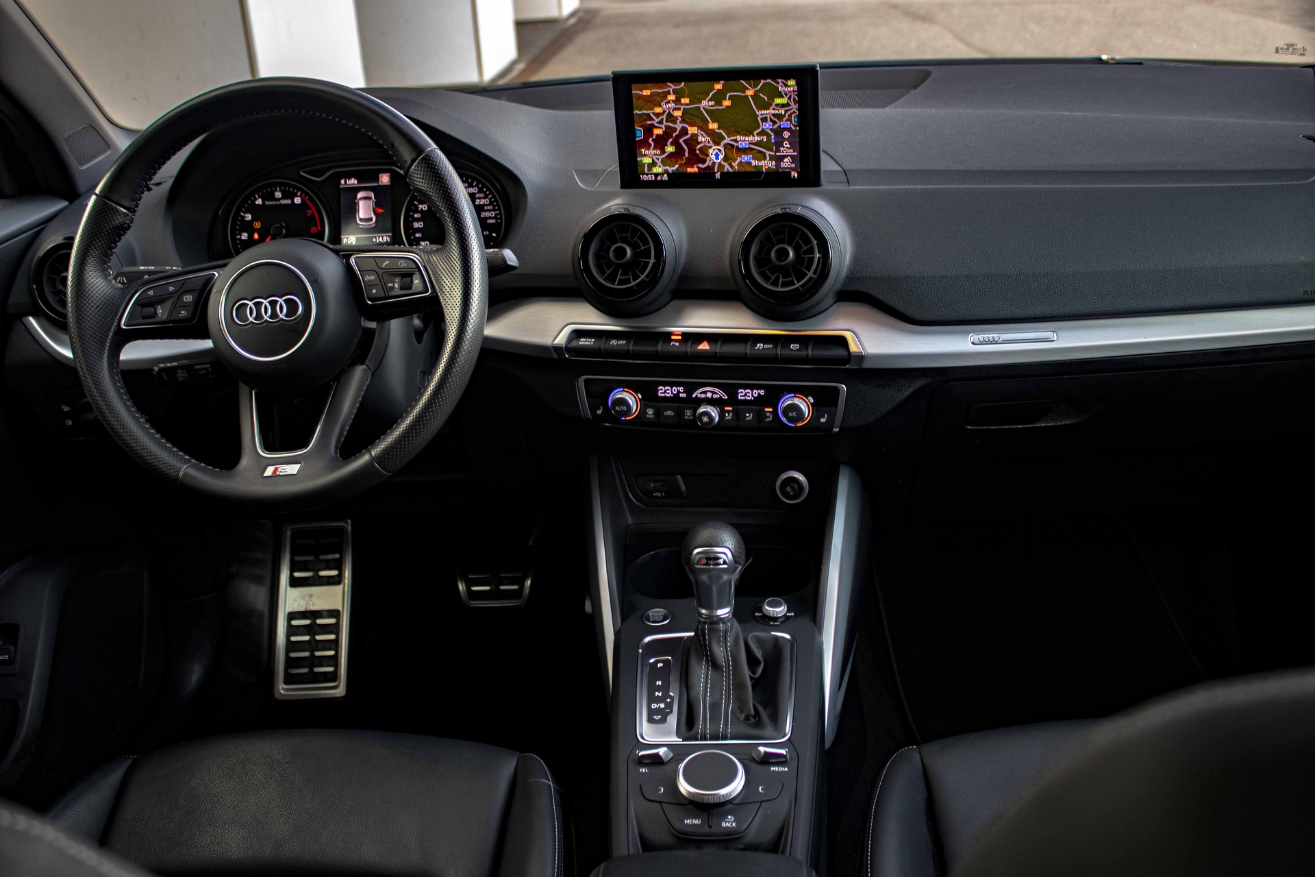 AUDI Q2 1.4 TFSI S Line sport S-tronic-image-12