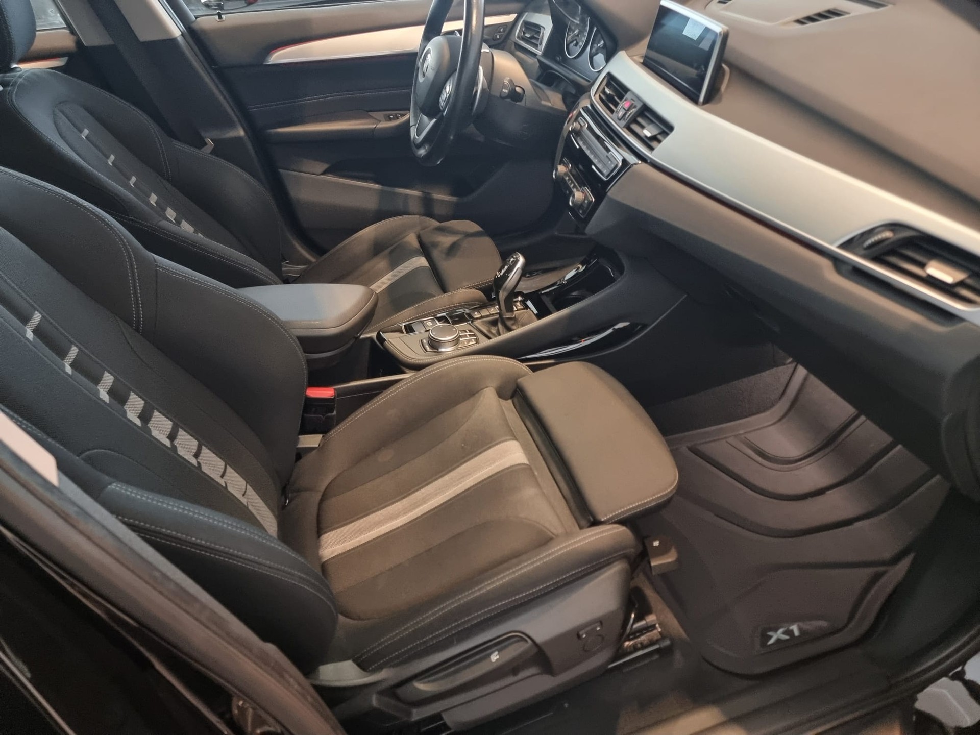 BMW X1 xDrive 20d Sport Line Allrad-image-9