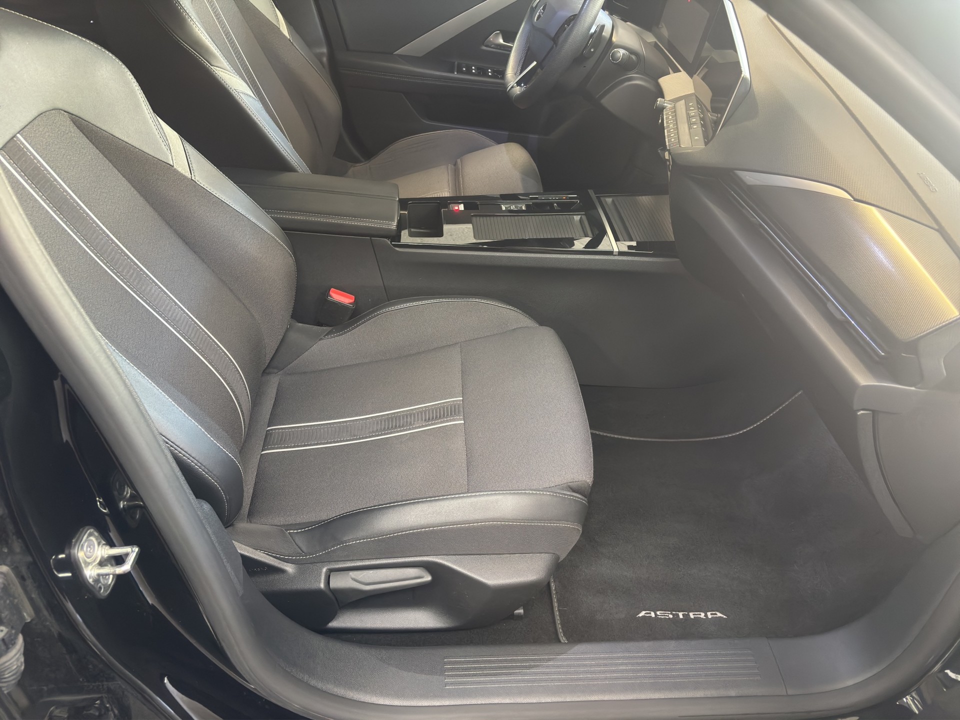OPEL Astra Sports Tourer 1.6 PHEV Turbo GS A-image-17