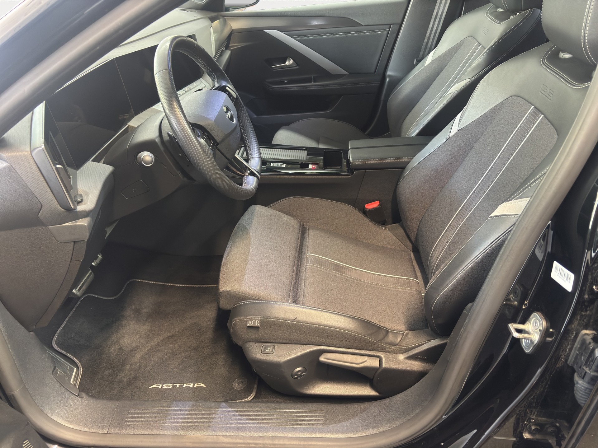 OPEL Astra Sports Tourer 1.6 PHEV Turbo GS A-image-8