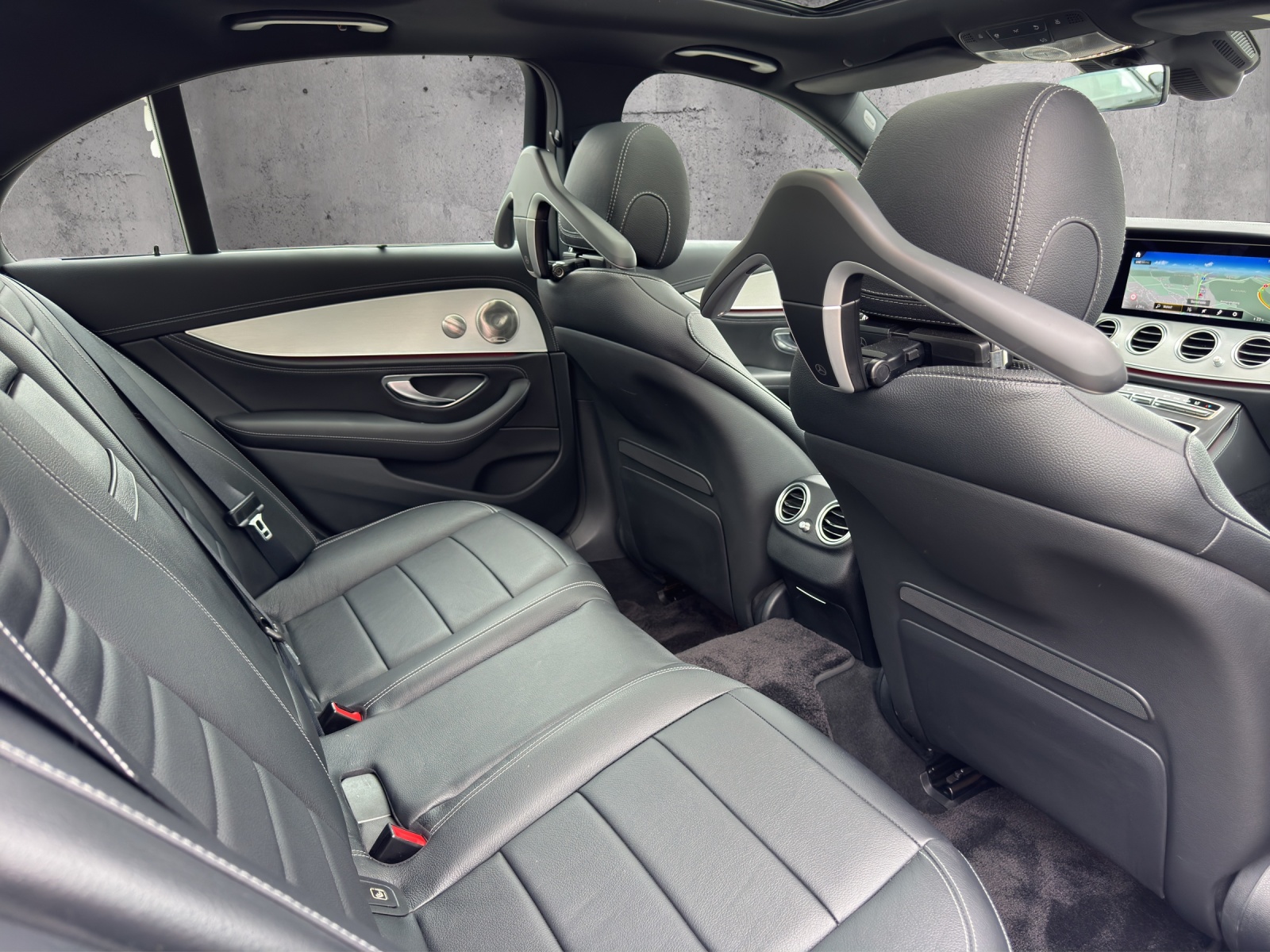 MERCEDES-BENZ E 400 d 4Matic AMG Line 9G-Tronic-image-15