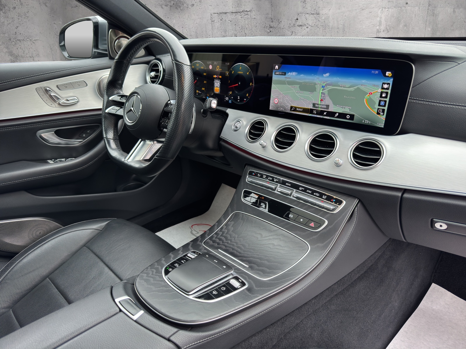 MERCEDES-BENZ E 400 d 4Matic AMG Line 9G-Tronic-image-12