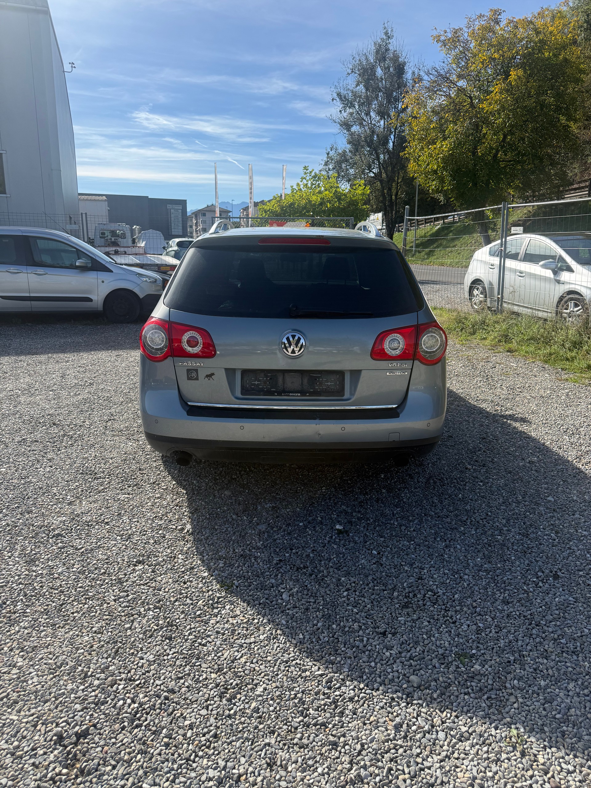 VW Passat Variant 3.2 V6 FSI Sportline 4Motion-image-2