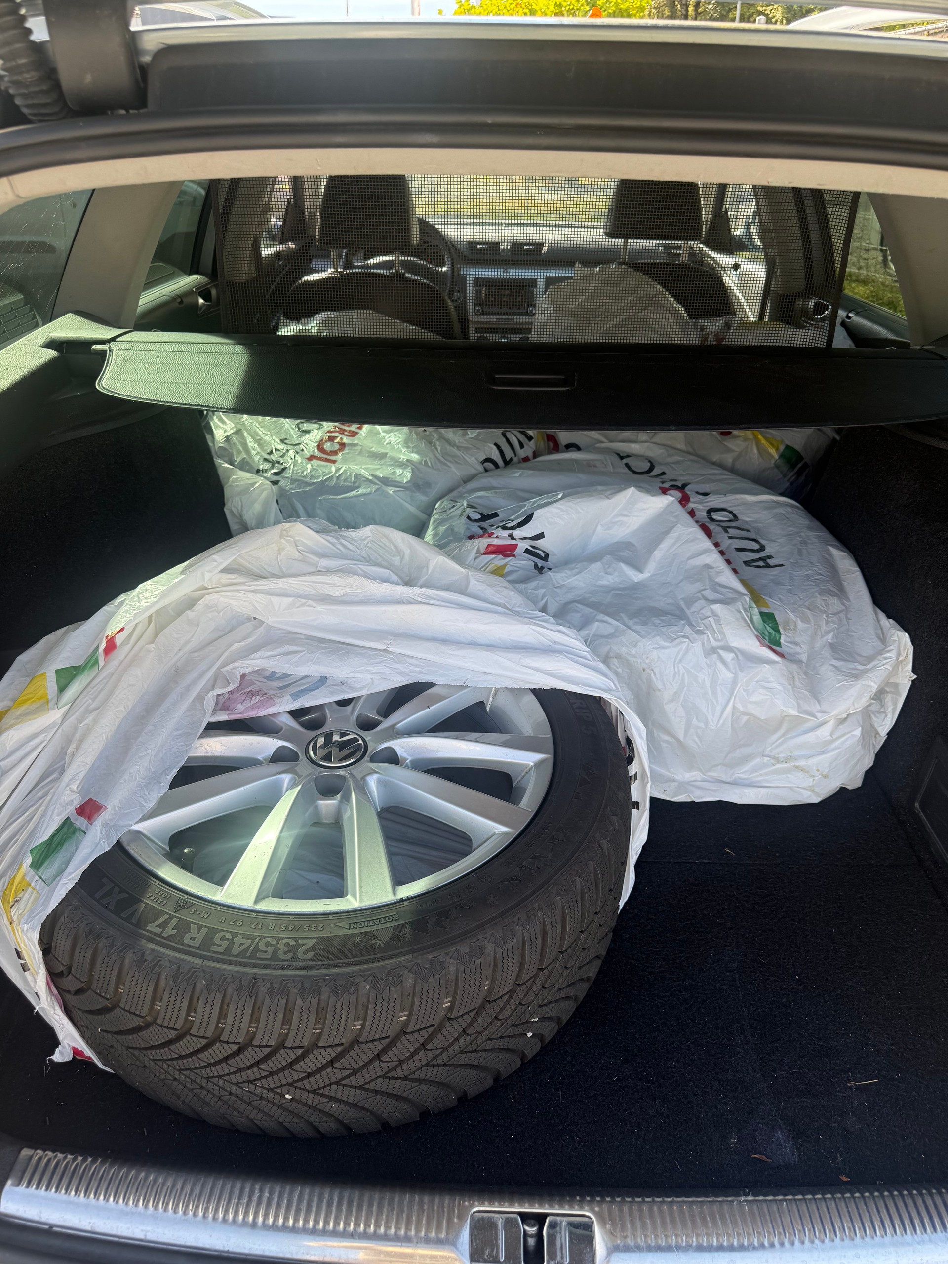 VW Passat Variant 3.2 V6 FSI Sportline 4Motion-image-7