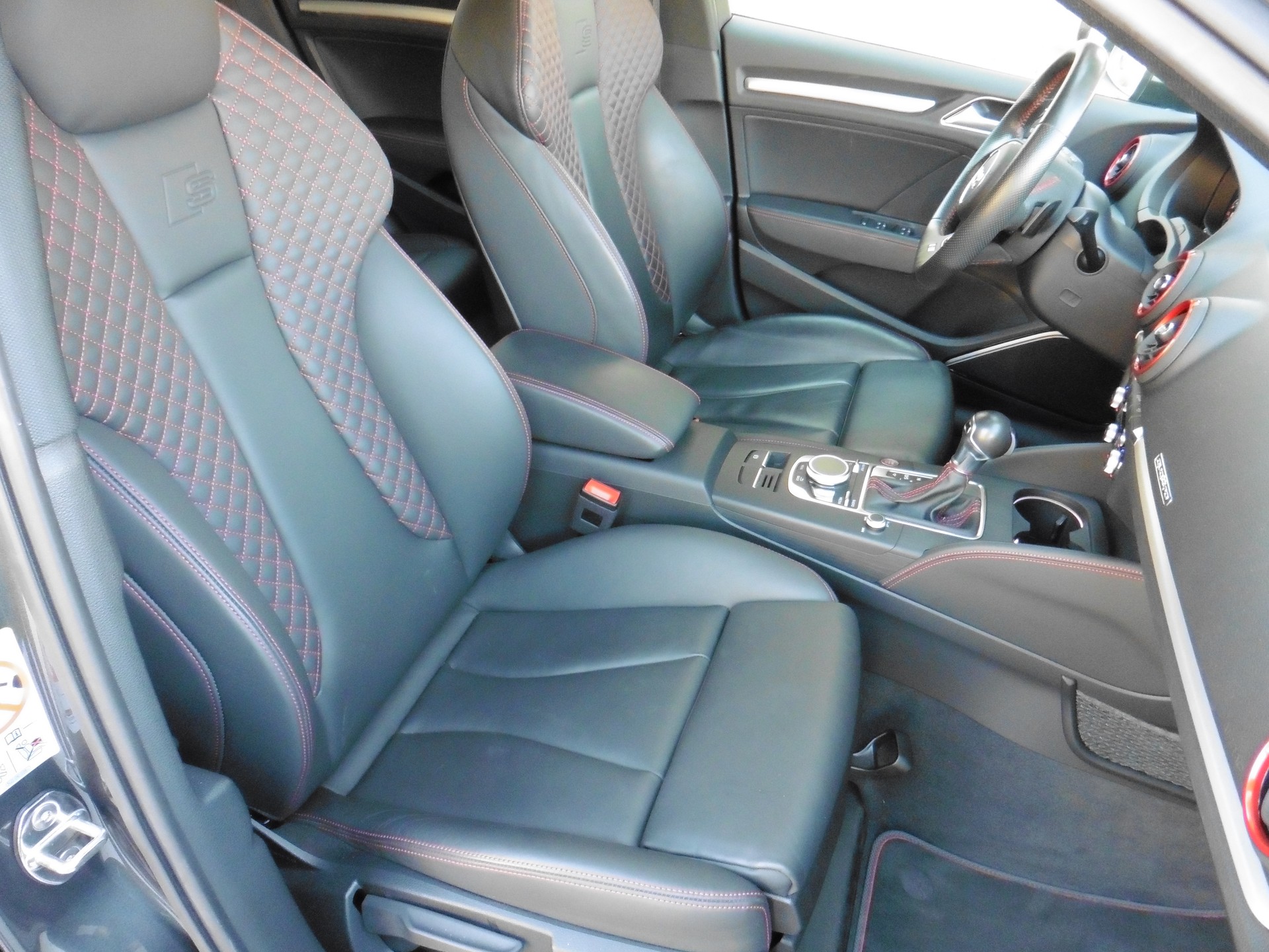AUDI S3 Sportback 2.0 TFSI quattro S-tronic-image-22