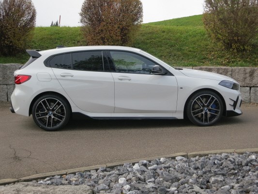 BMW M135i xDr. Swiss Perfor.-showroom-element-3