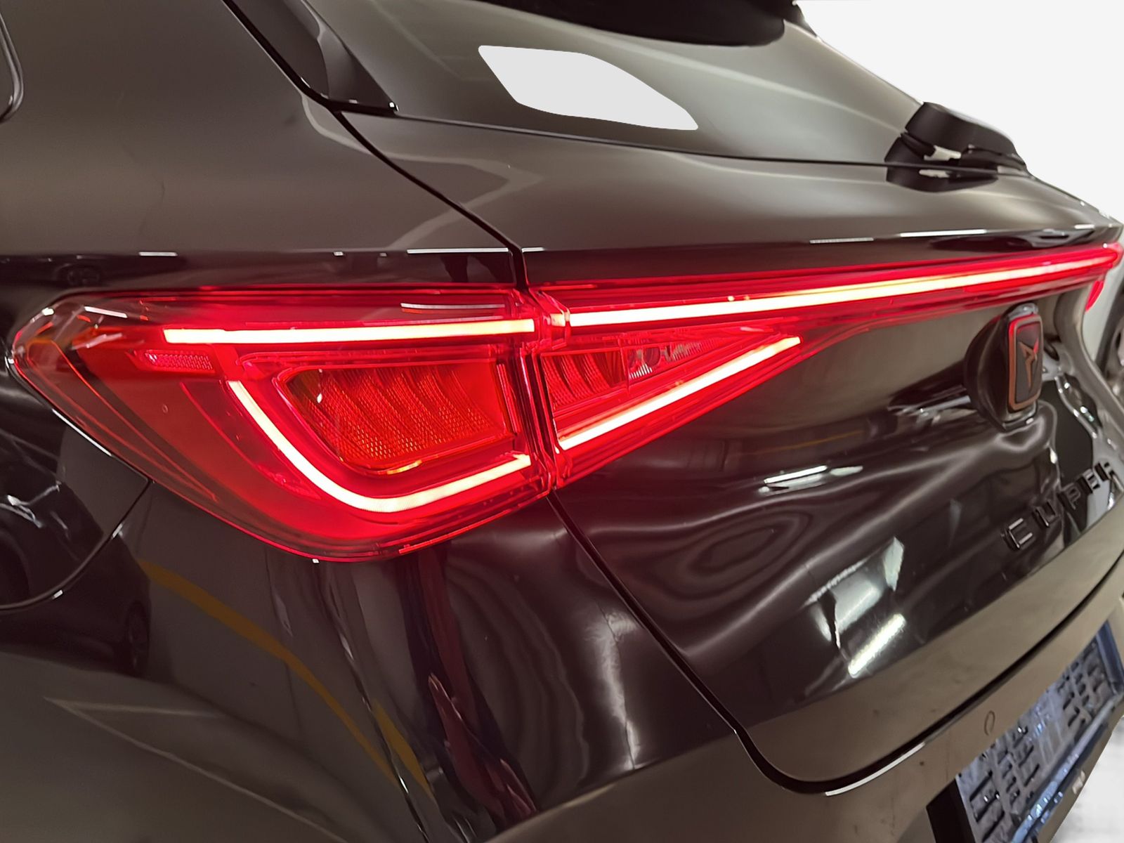 CUPRA LEON ST 1.4 e-HYBRID pHEV DSG-image-9