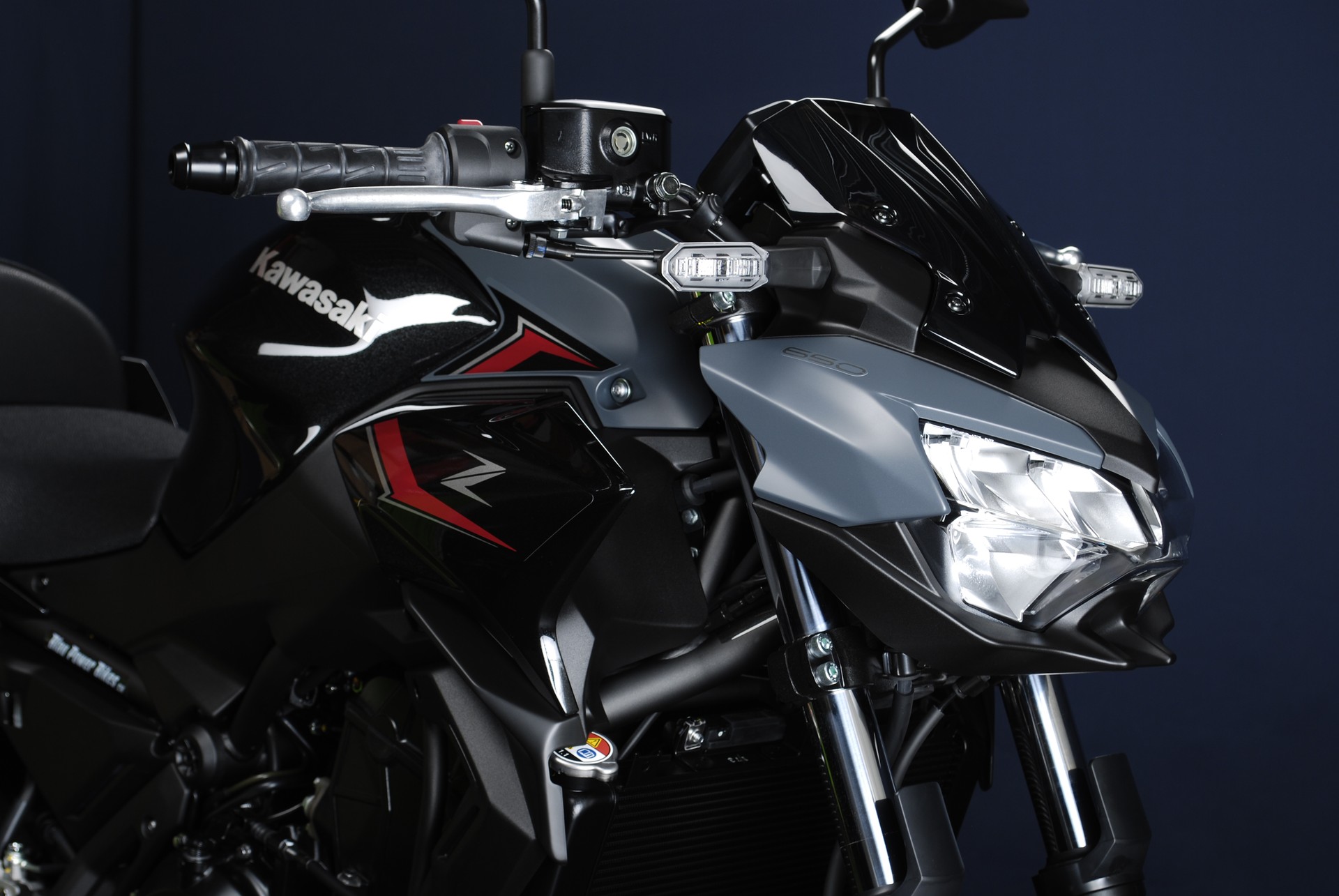 KAWASAKI Z 650 MY25 - 50 oder 35kW-showroom-element-2