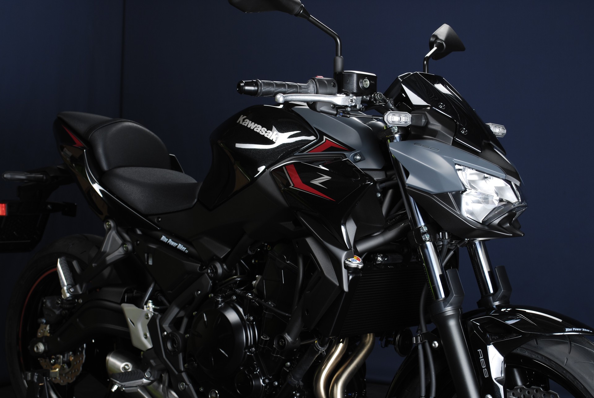KAWASAKI Z 650 MY25 - 50 oder 35kW-showroom-element-3