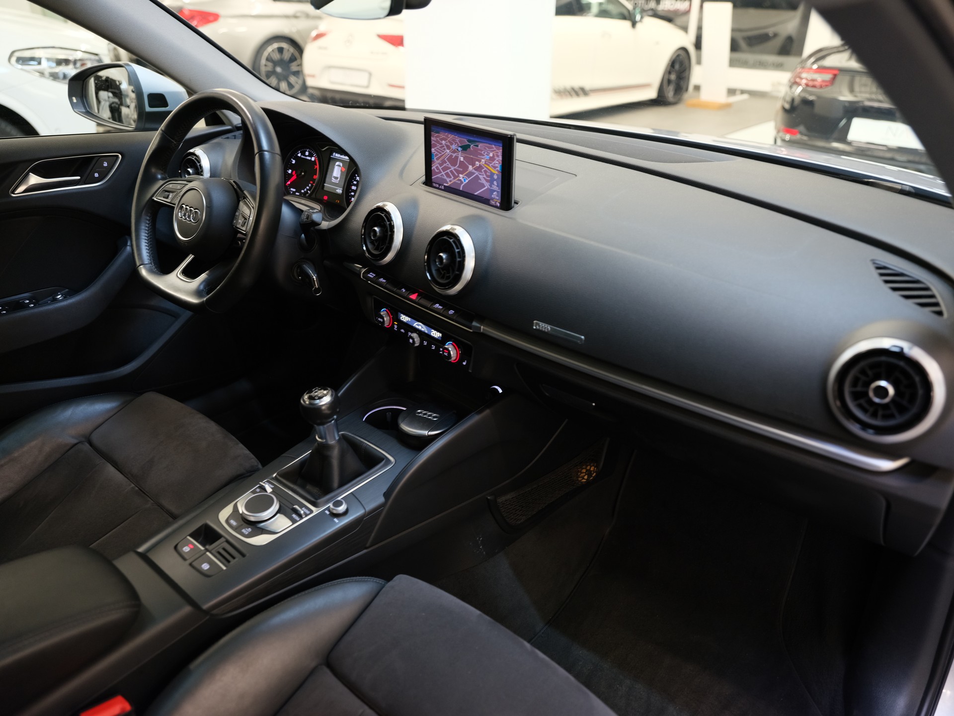 AUDI A3 Sportback 2.0 TFSI Sport-image-9