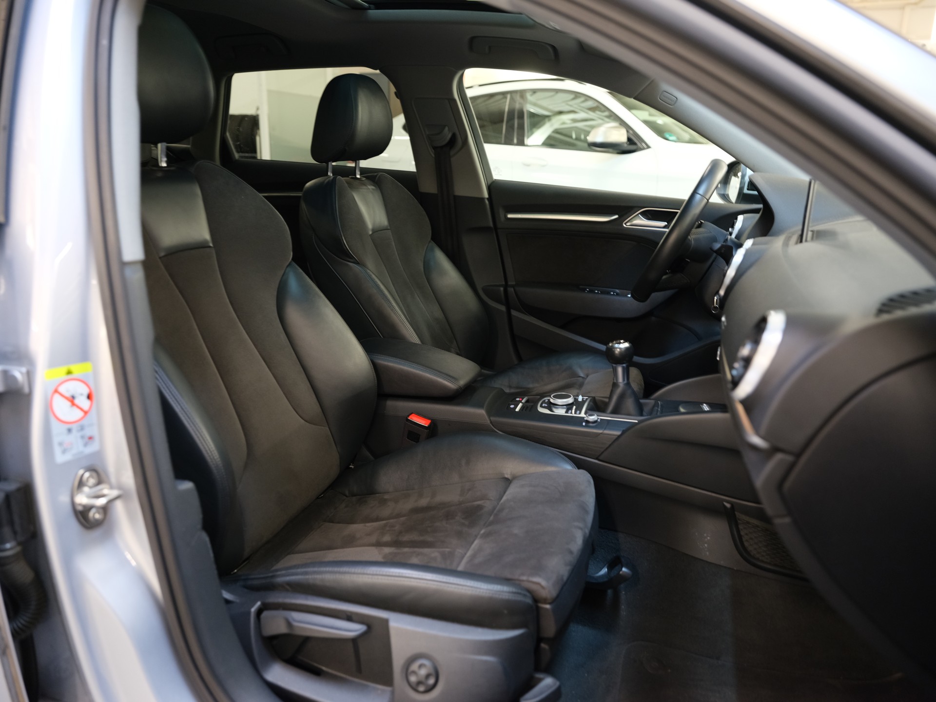 AUDI A3 Sportback 2.0 TFSI Sport-image-10