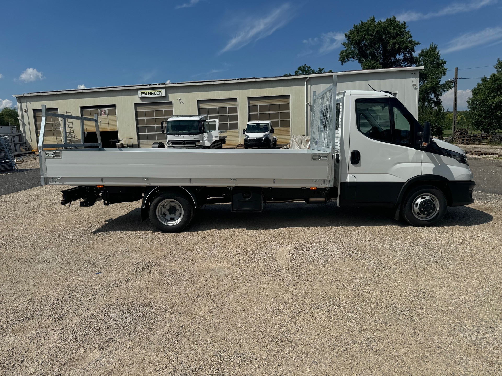 IVECO 35C18 3.0 mit Zwillingsbereifung und 4600mm Voll-Alupritsche + 3.5 To Ahk-image-0