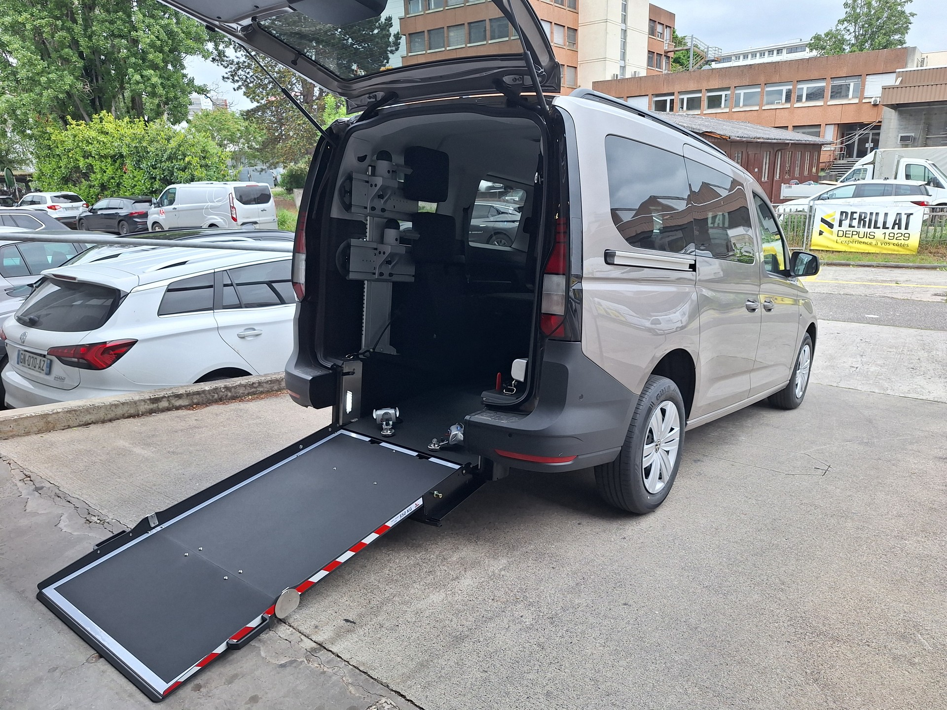 VW Caddy Maxi 1.5 TSI Liberty DSG-image-2