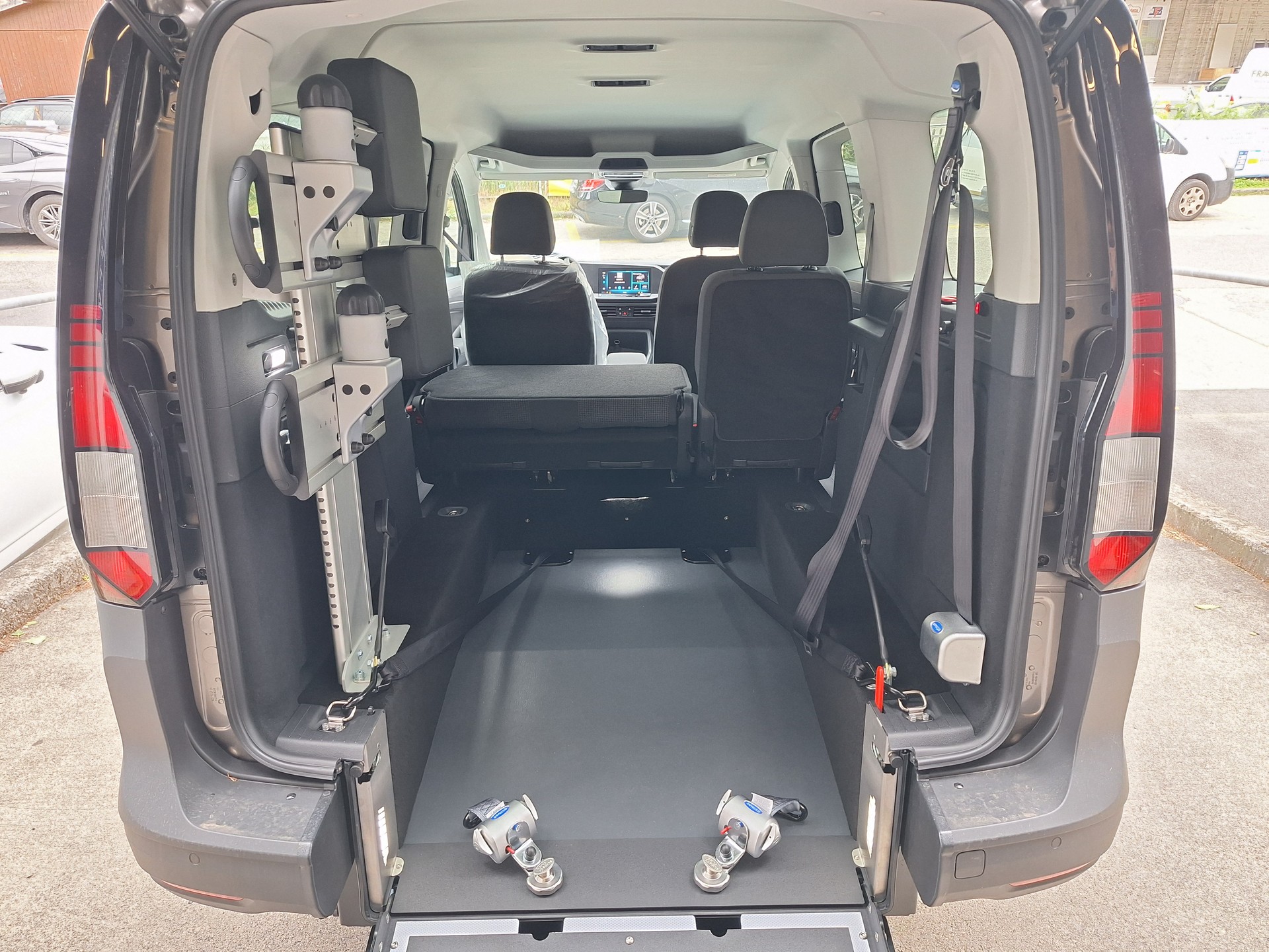 VW Caddy Maxi 1.5 TSI Liberty DSG-image-3