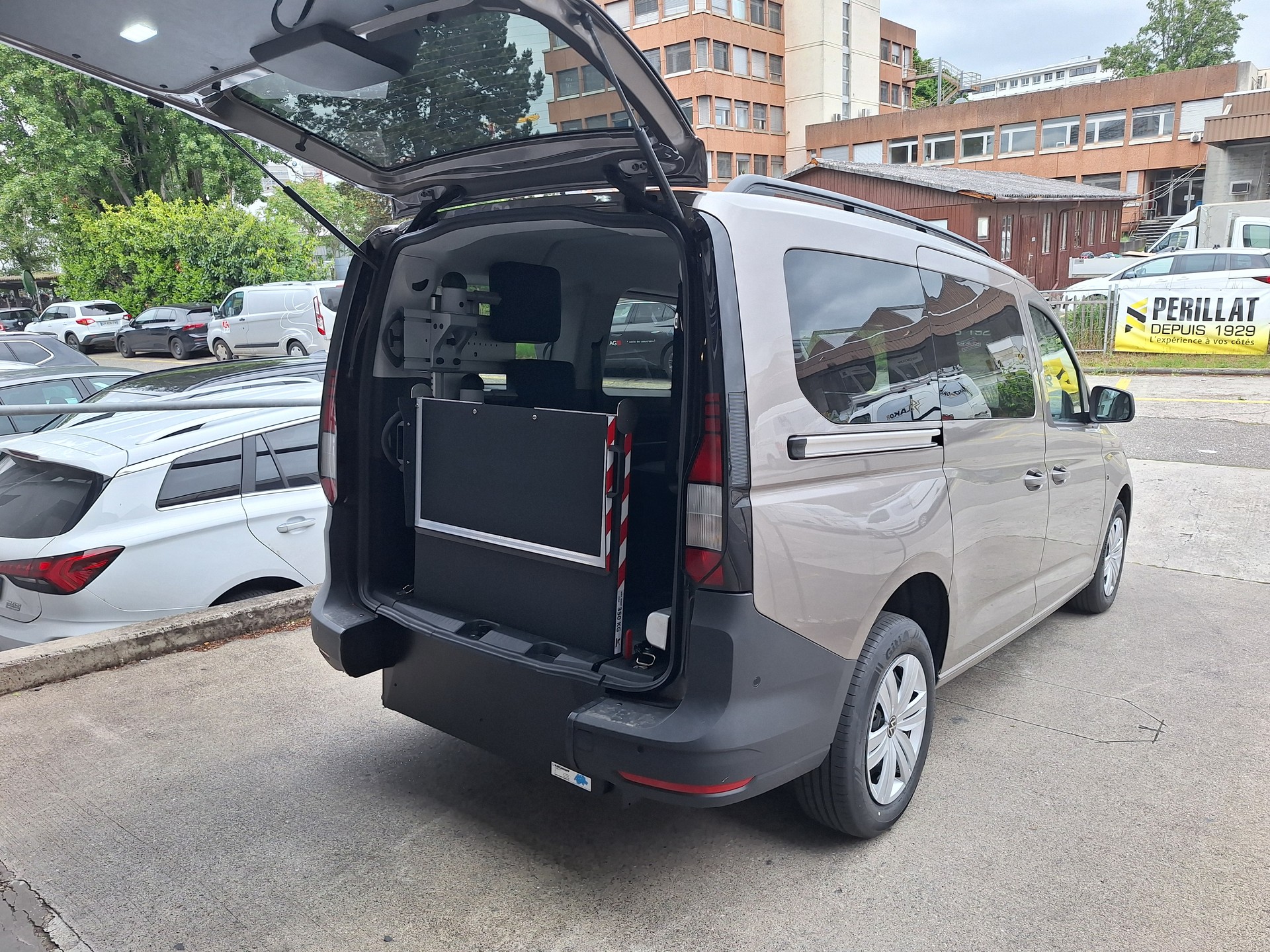 VW Caddy Maxi 1.5 TSI Liberty DSG-image-1