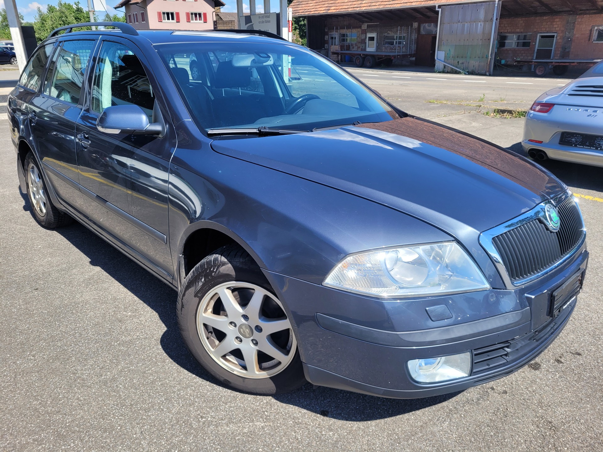 SKODA Octavia 2.0 FSI Elegance Tiptronic-image-0