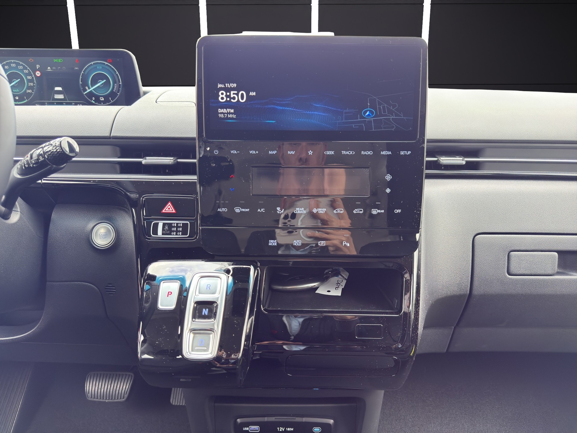 HYUNDAI Staria Wagon 1.6 T-GDi HEV Amplia A-image-10