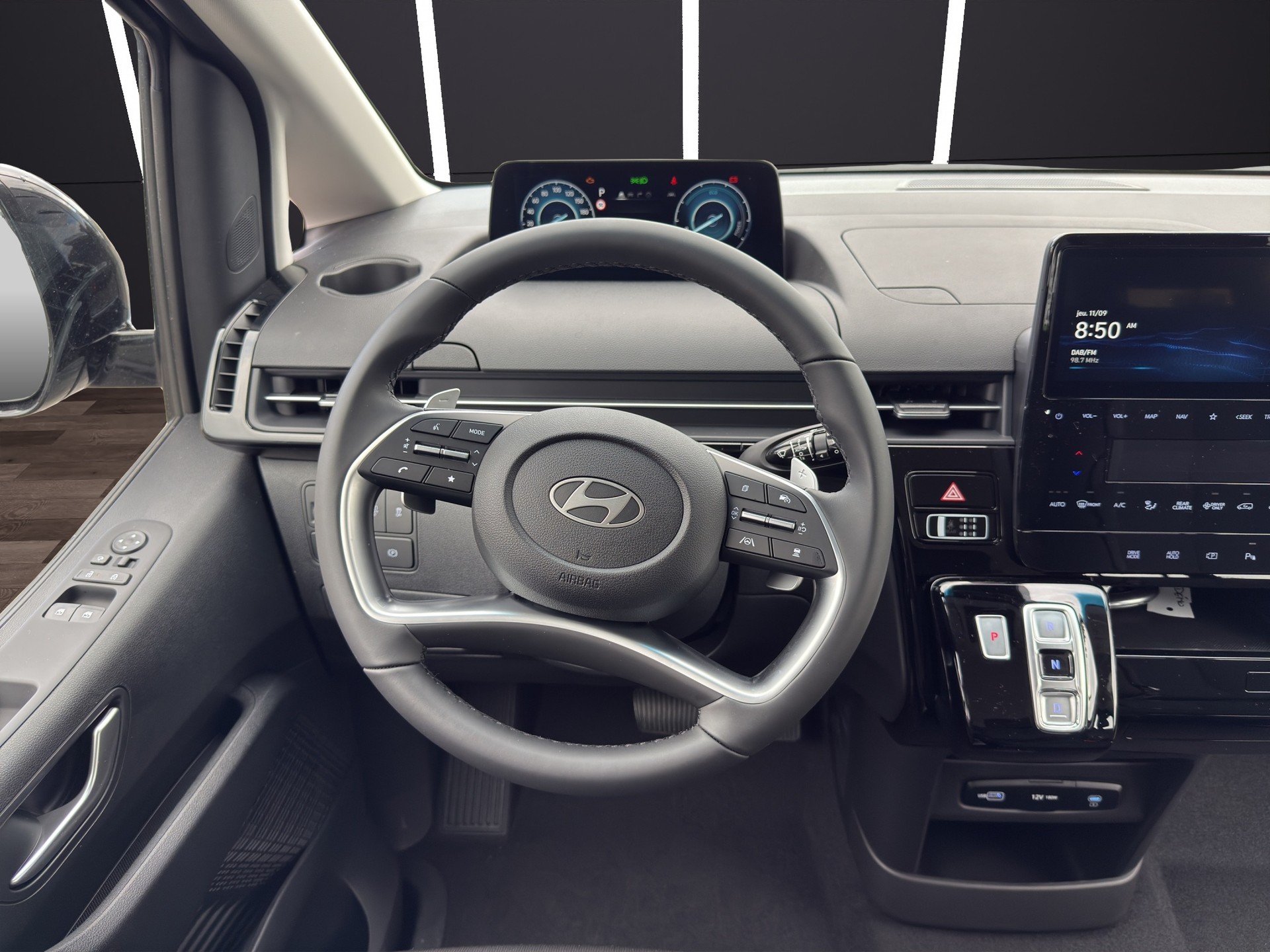 HYUNDAI Staria Wagon 1.6 T-GDi HEV Amplia A-image-9