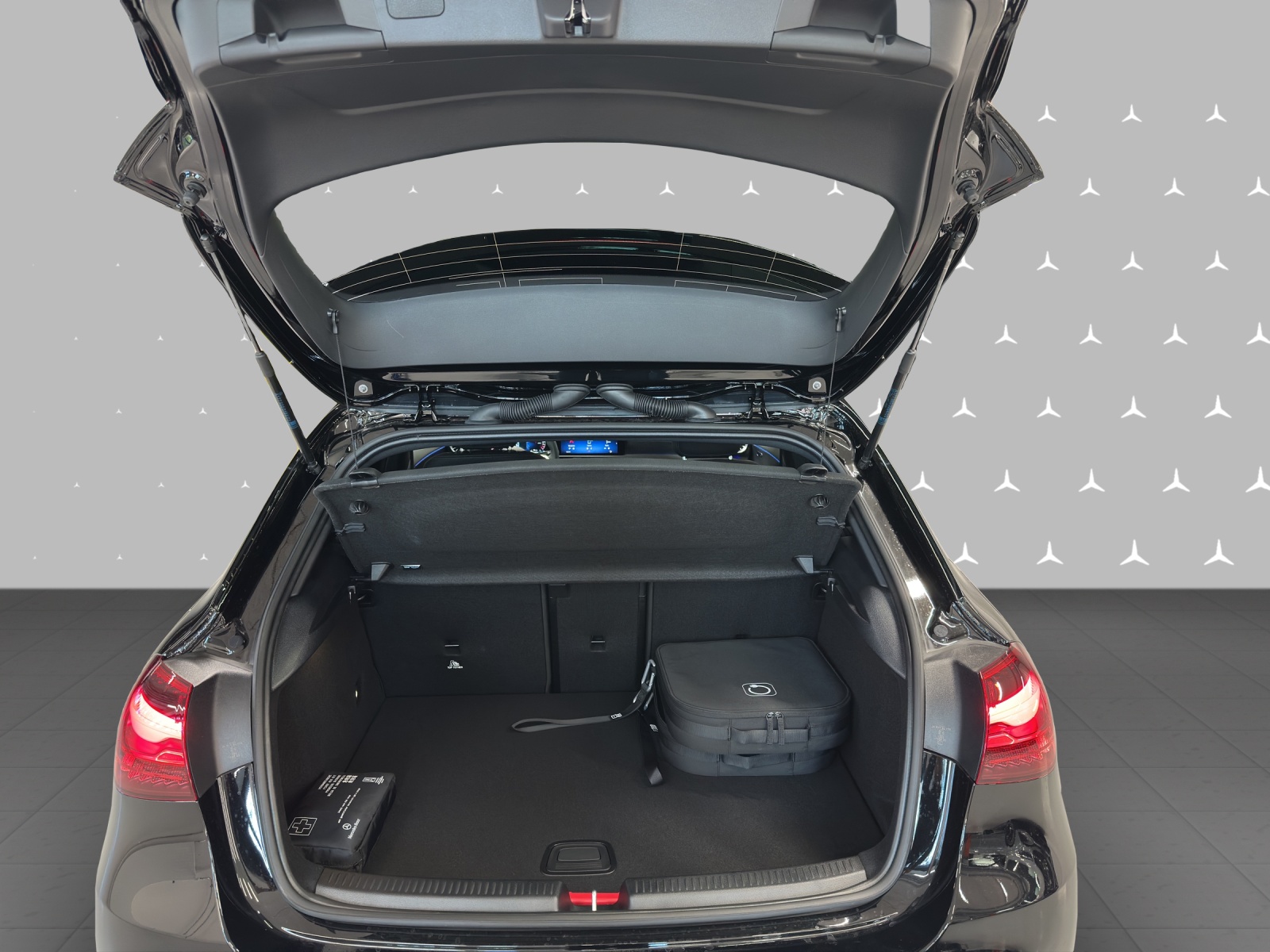 MERCEDES-BENZ A 250 e EQ Star 8G-DCT-image-7