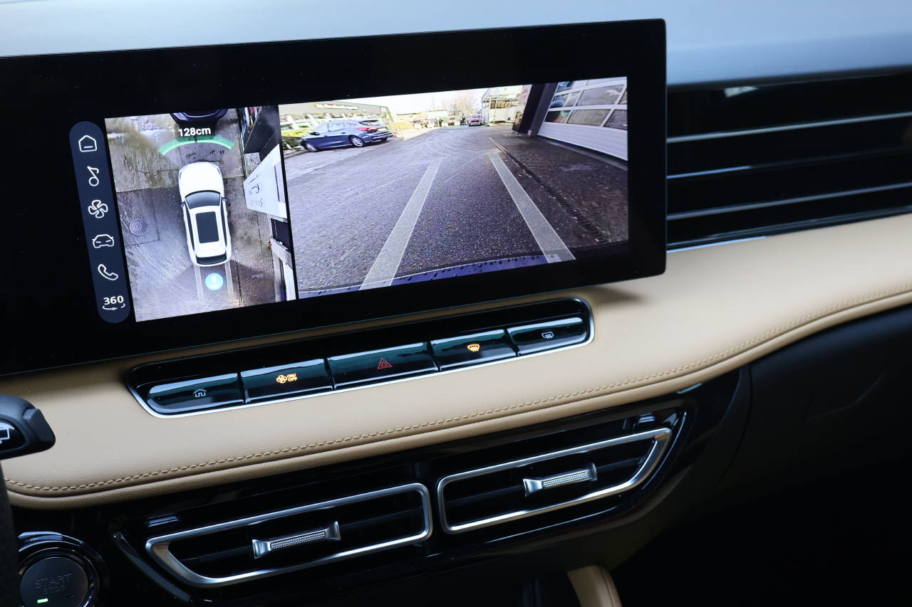 MG HS 1.5 Hybrid Luxury-image-12