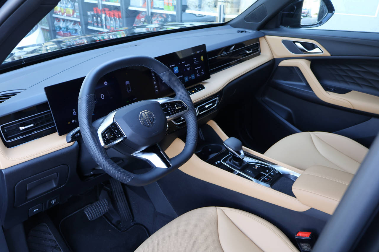 MG HS 1.5 Hybrid Luxury-image-8
